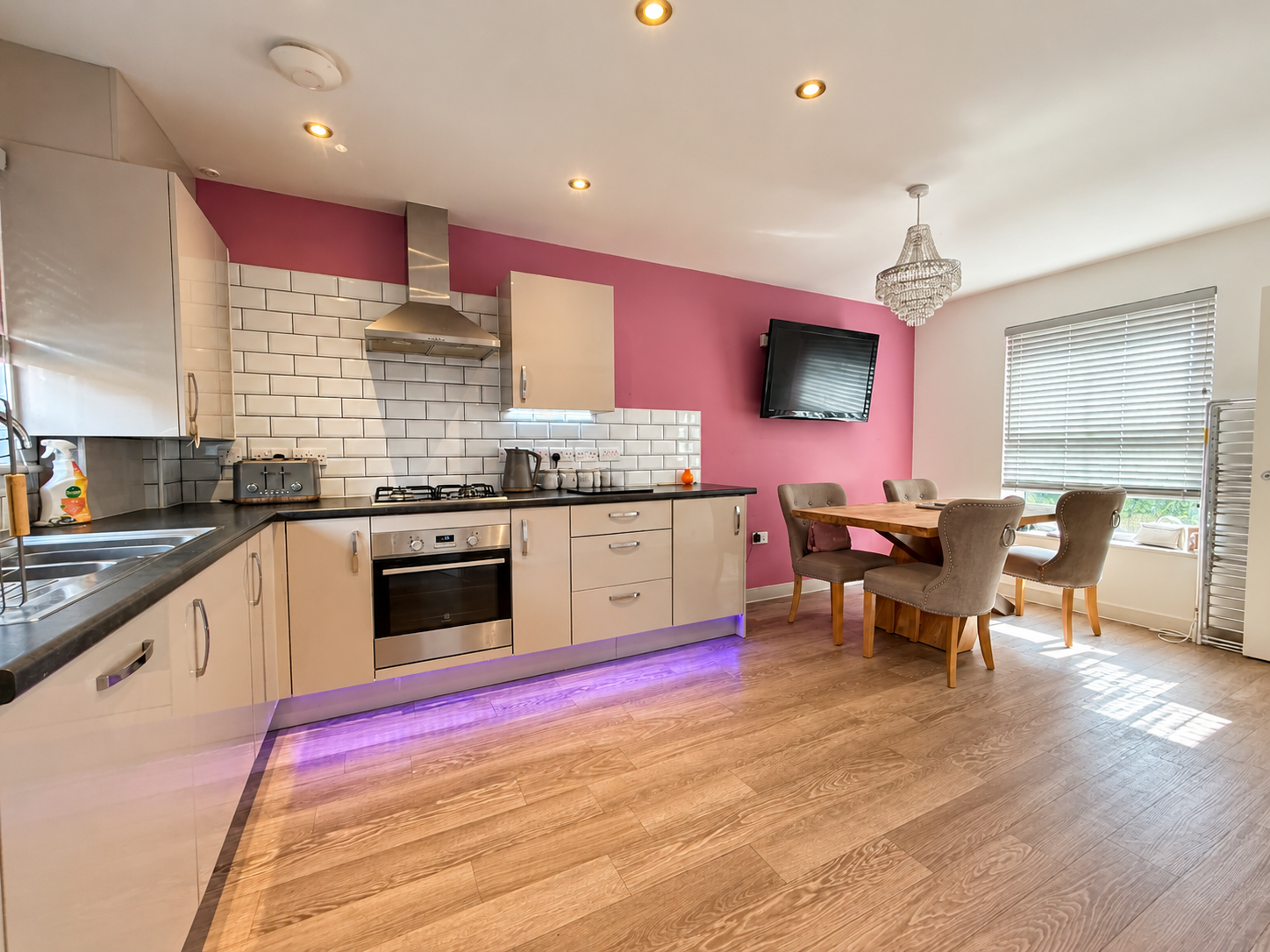 Detached House for sale in Margate, Gap Road, Margate , CT9 2RY, 947 m²