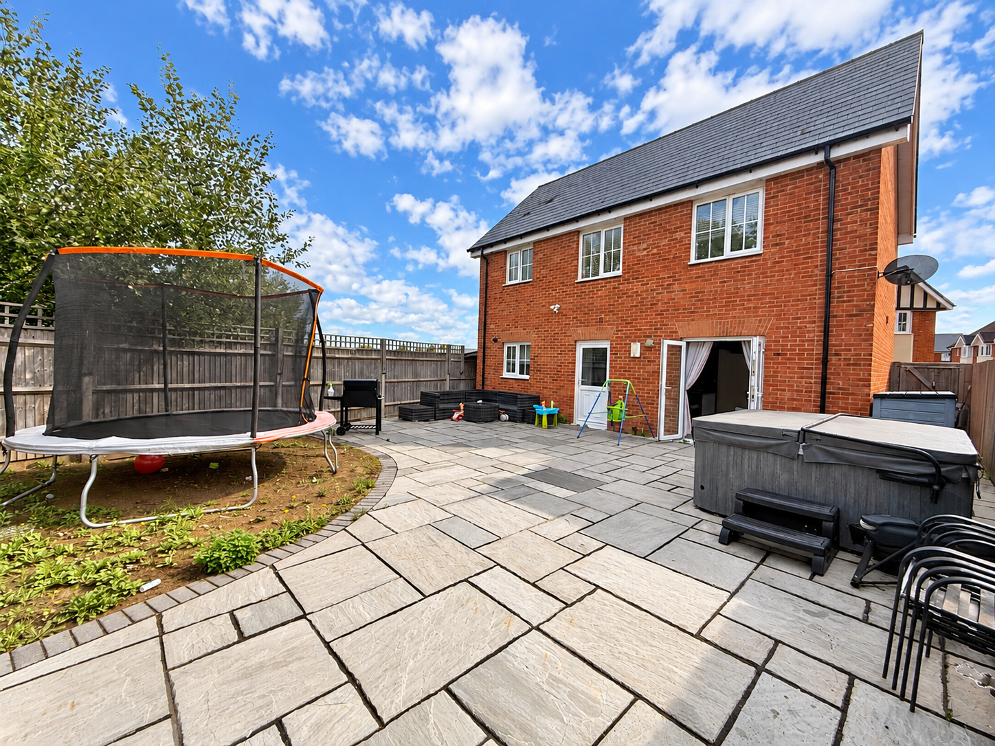 Detached House for sale in Margate, Gap Road, Margate , CT9 2RY, 947 m²