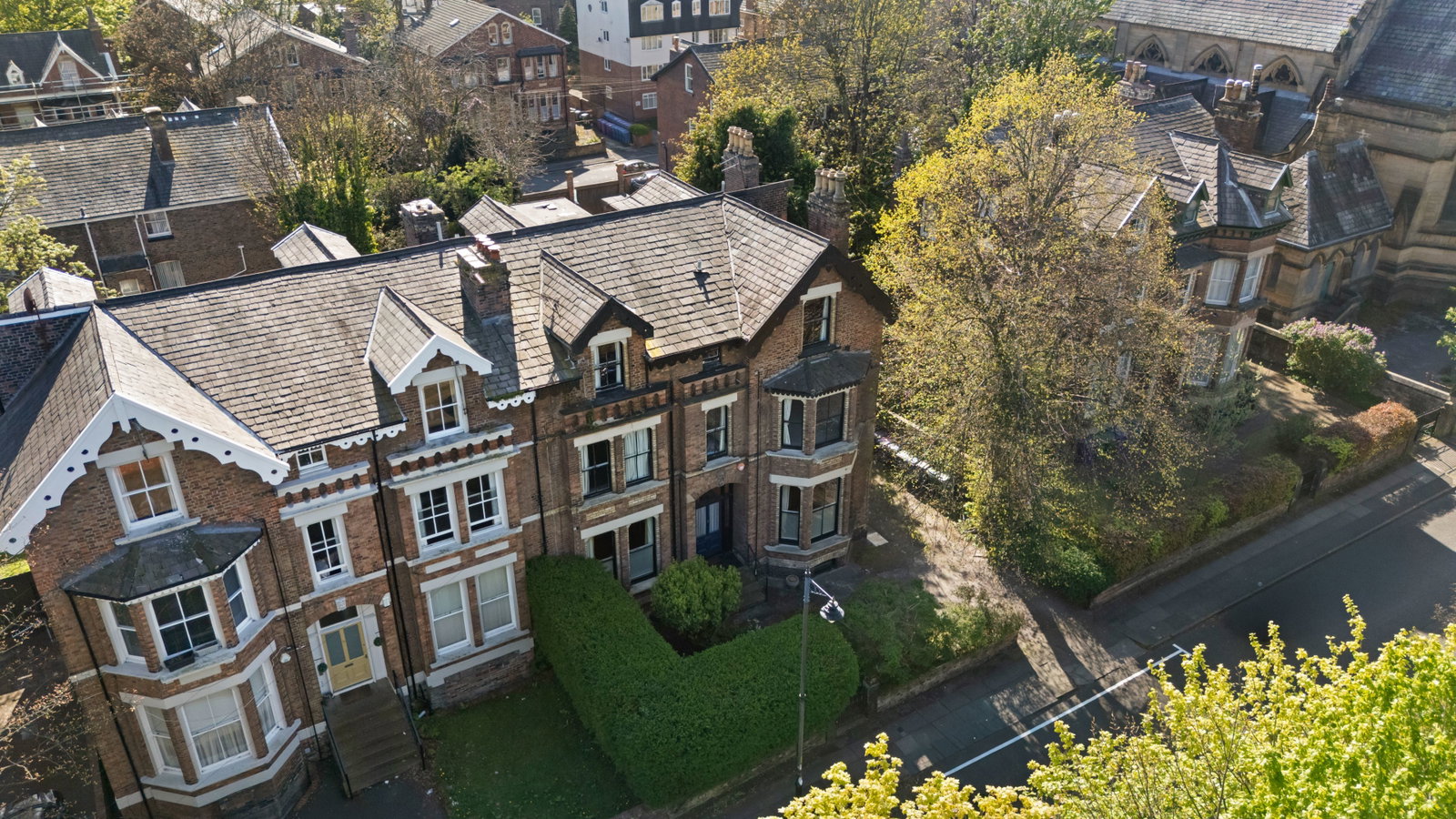 Semi Detached House for sale in Liverpool, Linnet Lane, Sefton Park, 5242 m²
