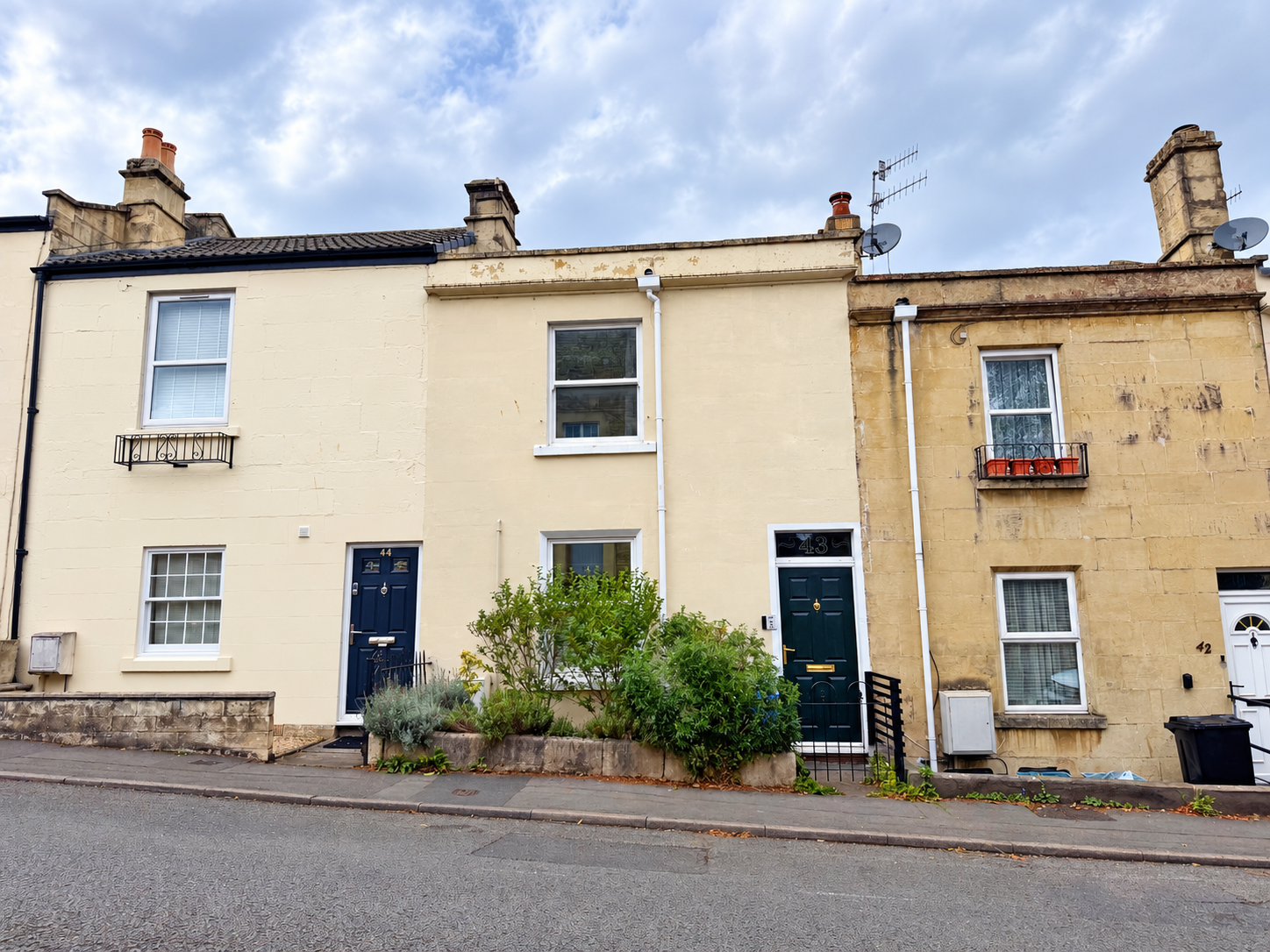 Terraced House for sale in Bath, Brougham Hayes, Bath, BA2 3QU