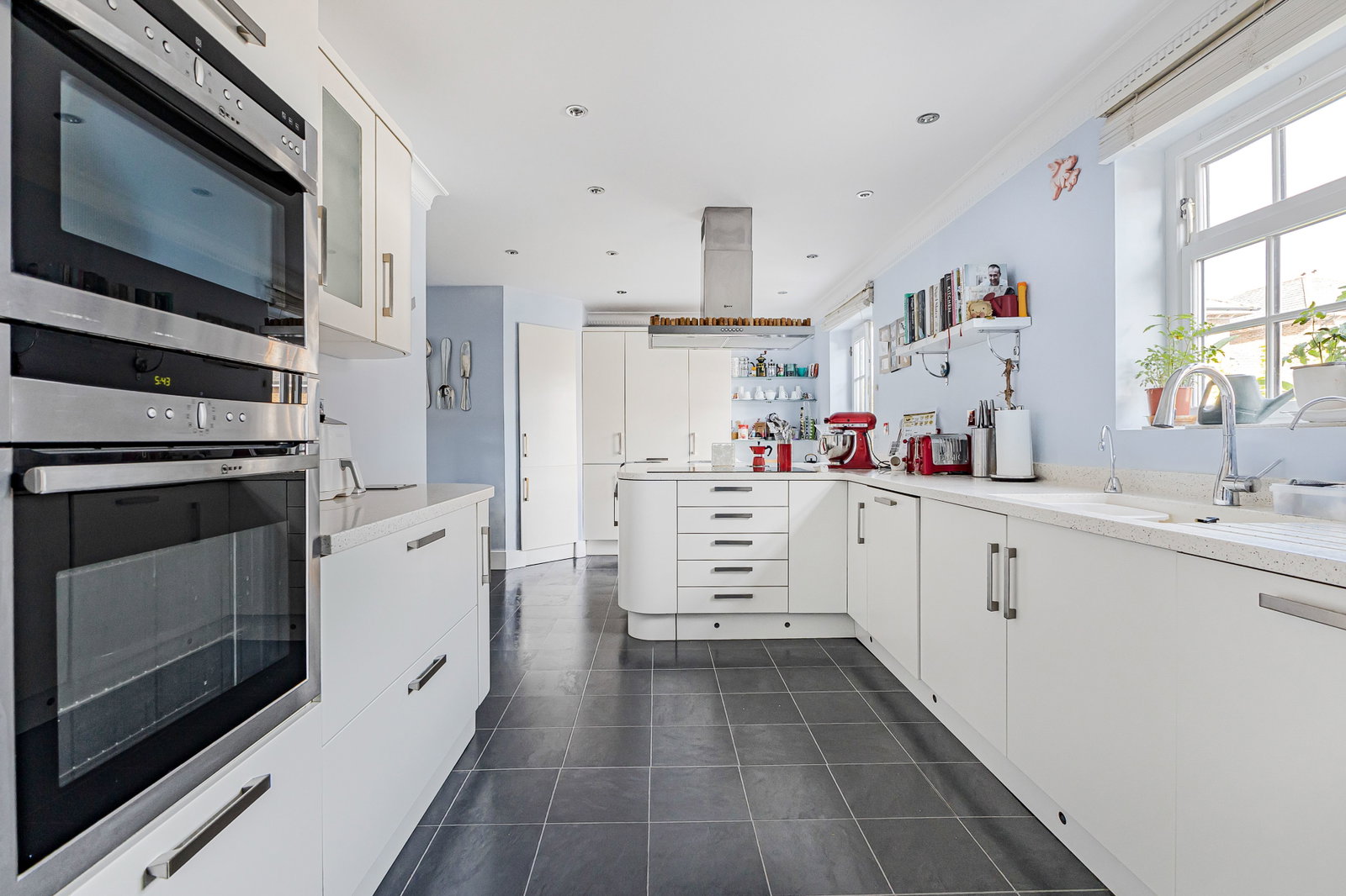 Semi Detached House for sale in West Malling, Greensleeves Way, Kings Hill, West Malling, 1900 m²