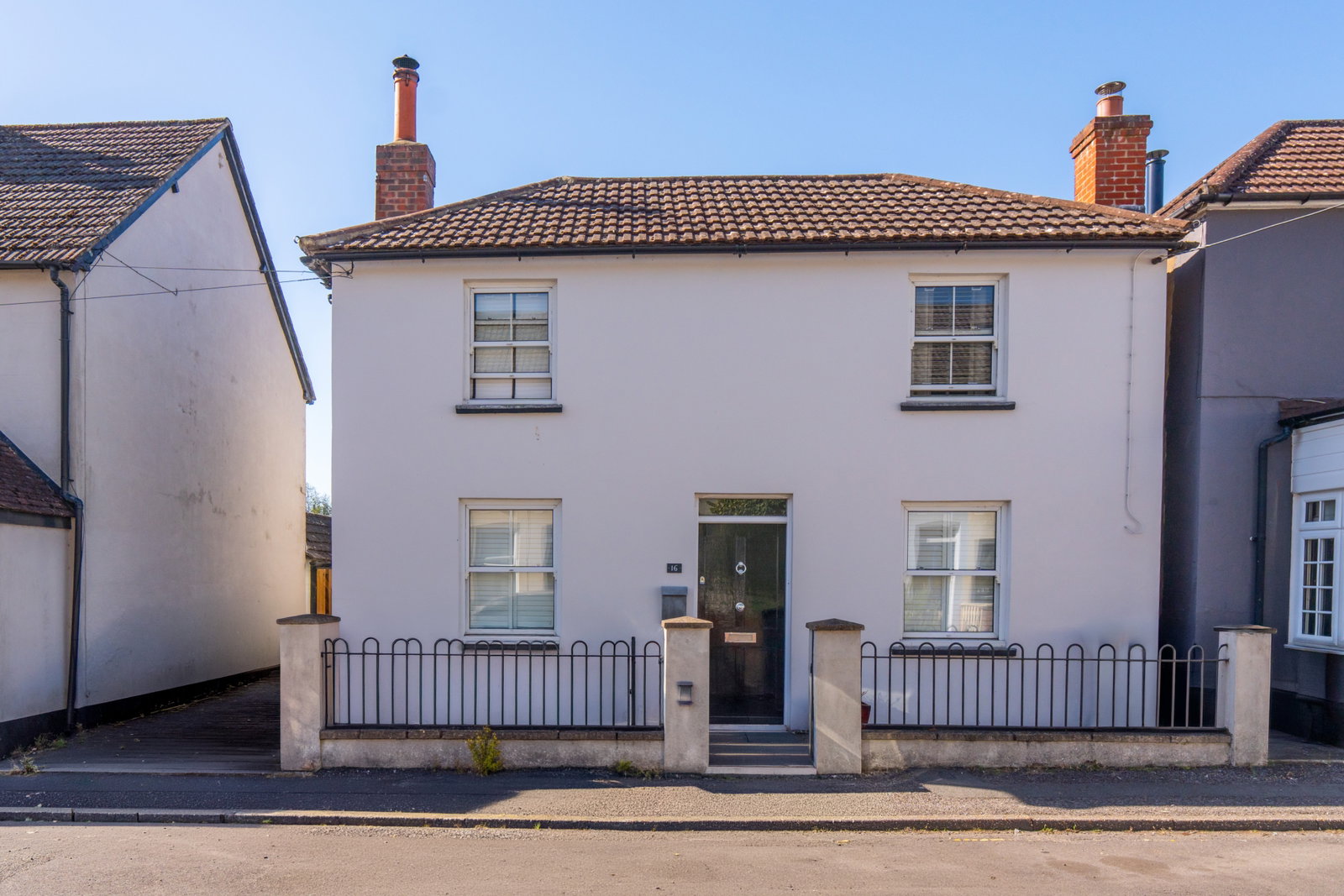 Detached House for sale in Alton, Littlefield Road, Alton, GU34 2DJ, 1437 m²