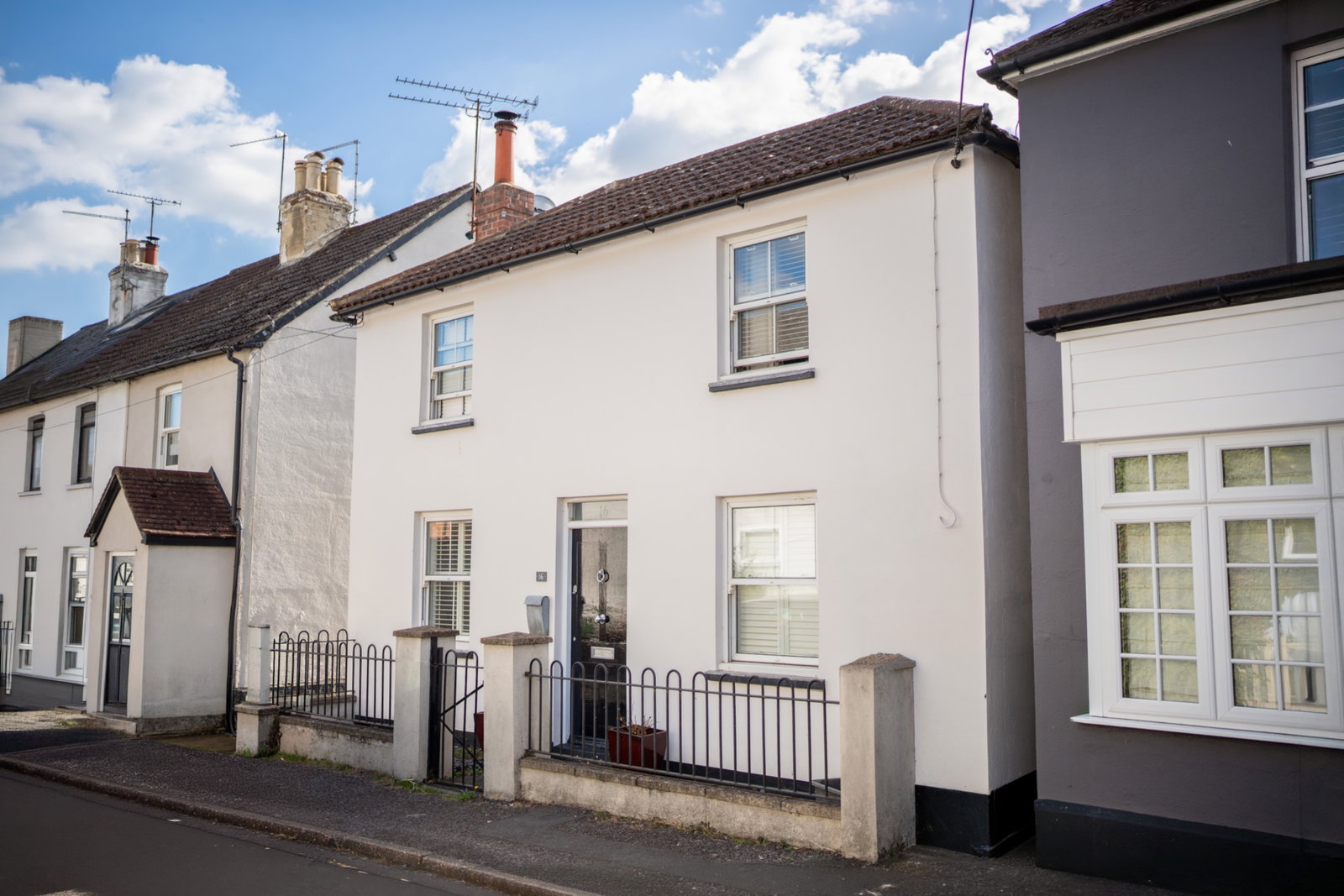 Detached House for sale in Alton, Littlefield Road, Alton, GU34 2DJ, 1437 m²