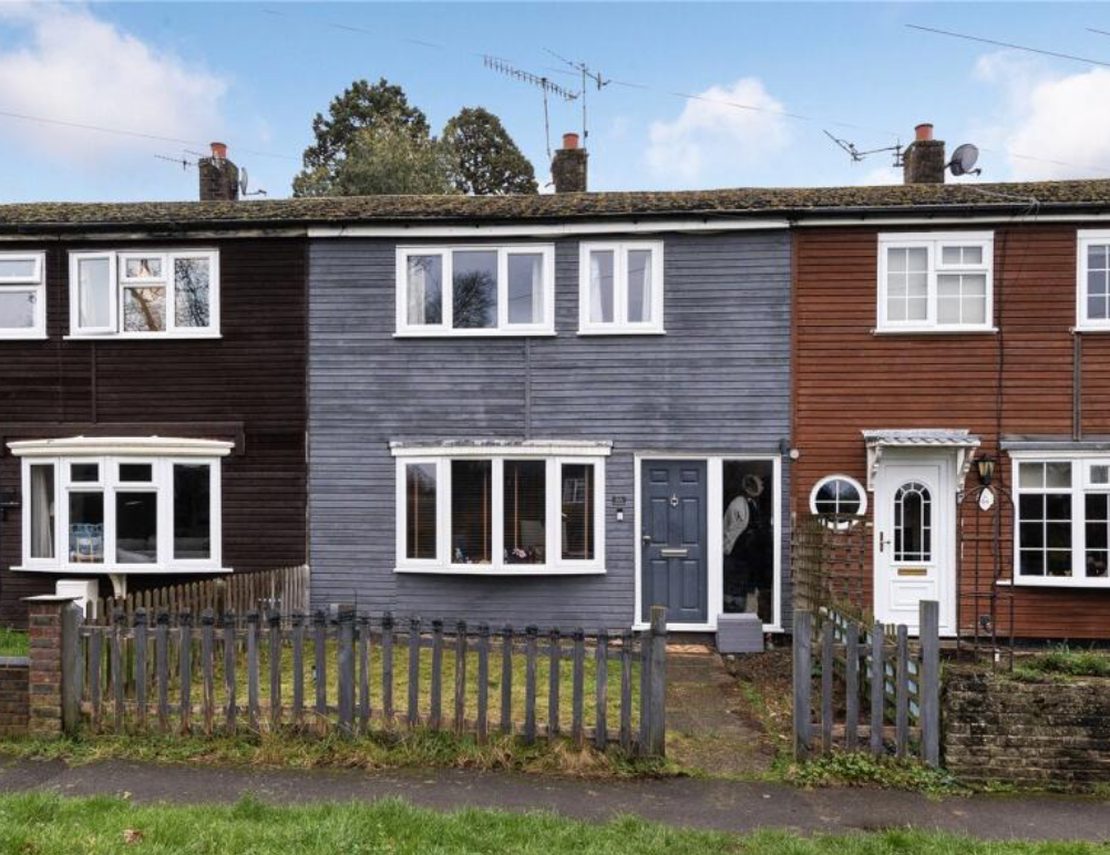 Terraced House for sale in Edenbridge, Crouch House Road, Edenbridge, TN8 5EN