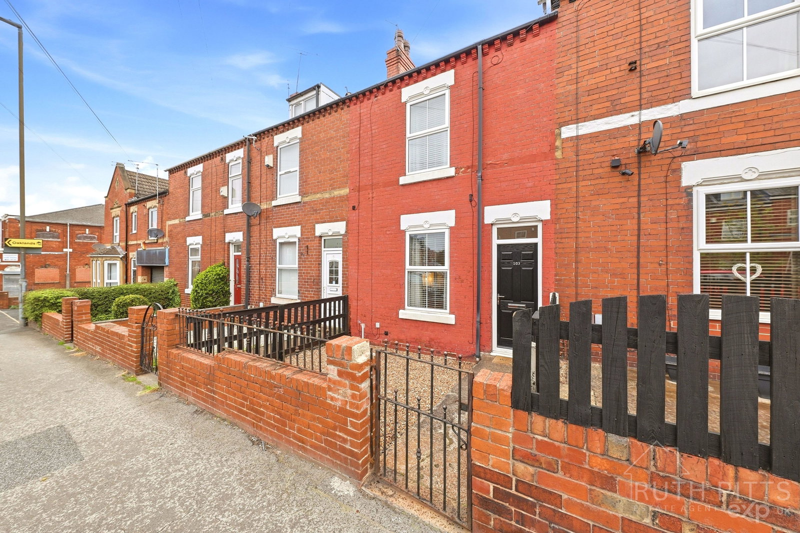 Terraced House for sale in Pontefract, Kirkby Road, Hemsworth, WF9