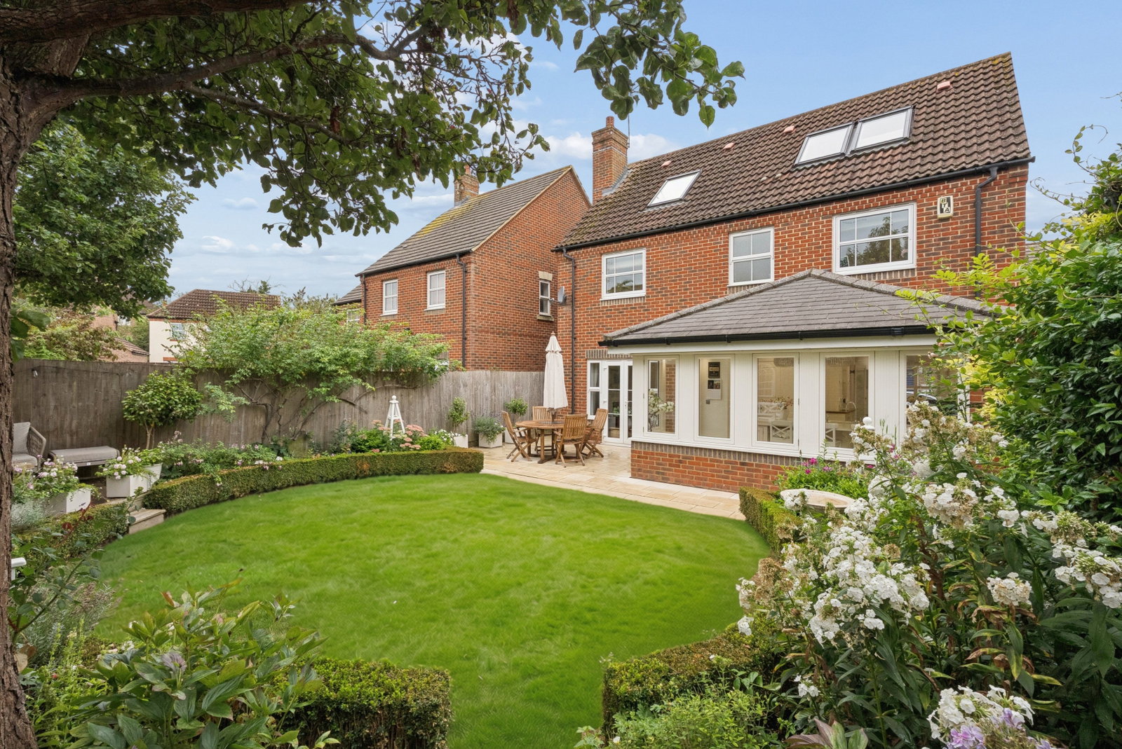 Detached House for sale in Aylesbury, Chelsea Road, Fairford Leys, Aylesbury, 2071 m²