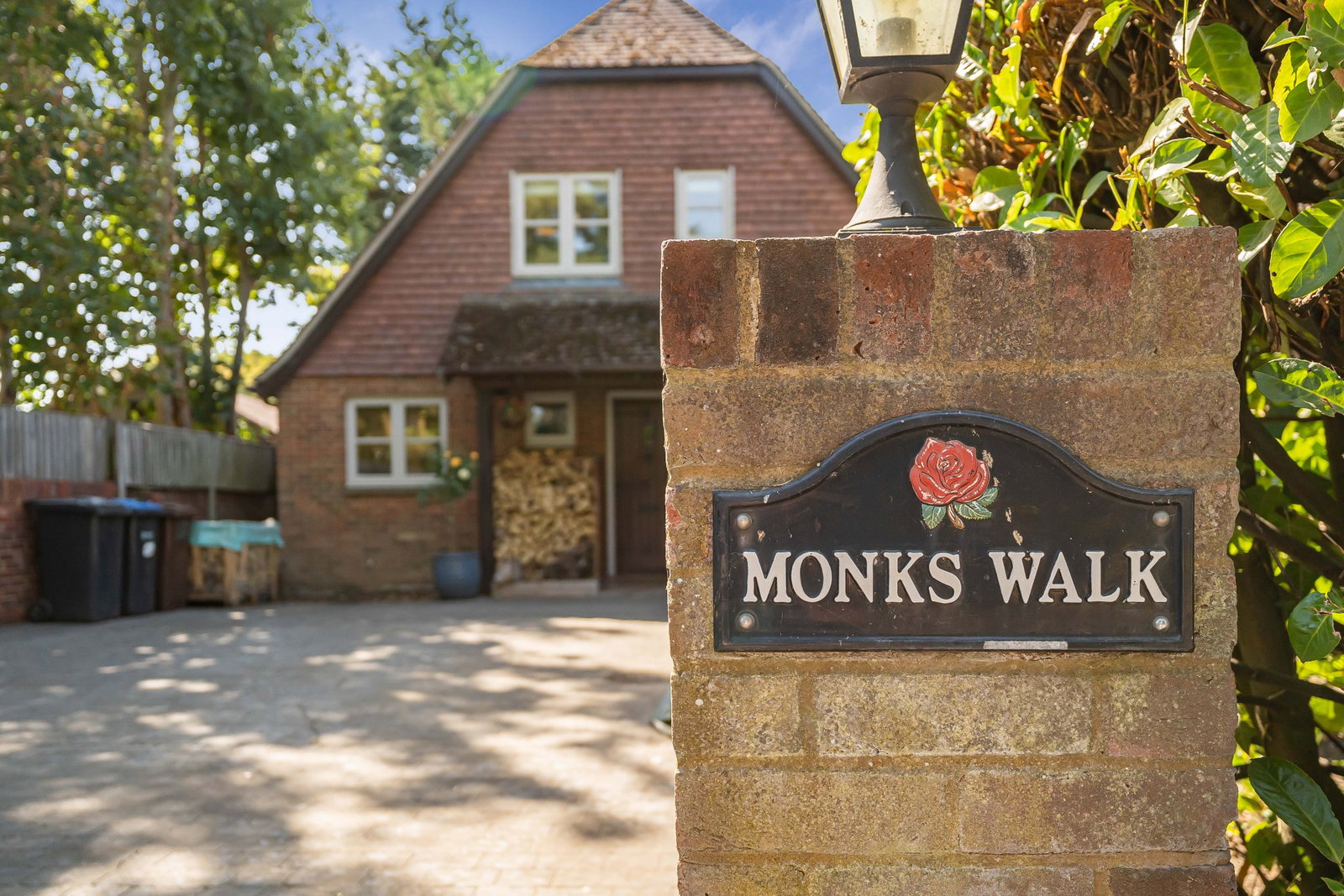 Detached House for sale in Egham, Village Road, Egham, TW20 8UE, 1811 m²