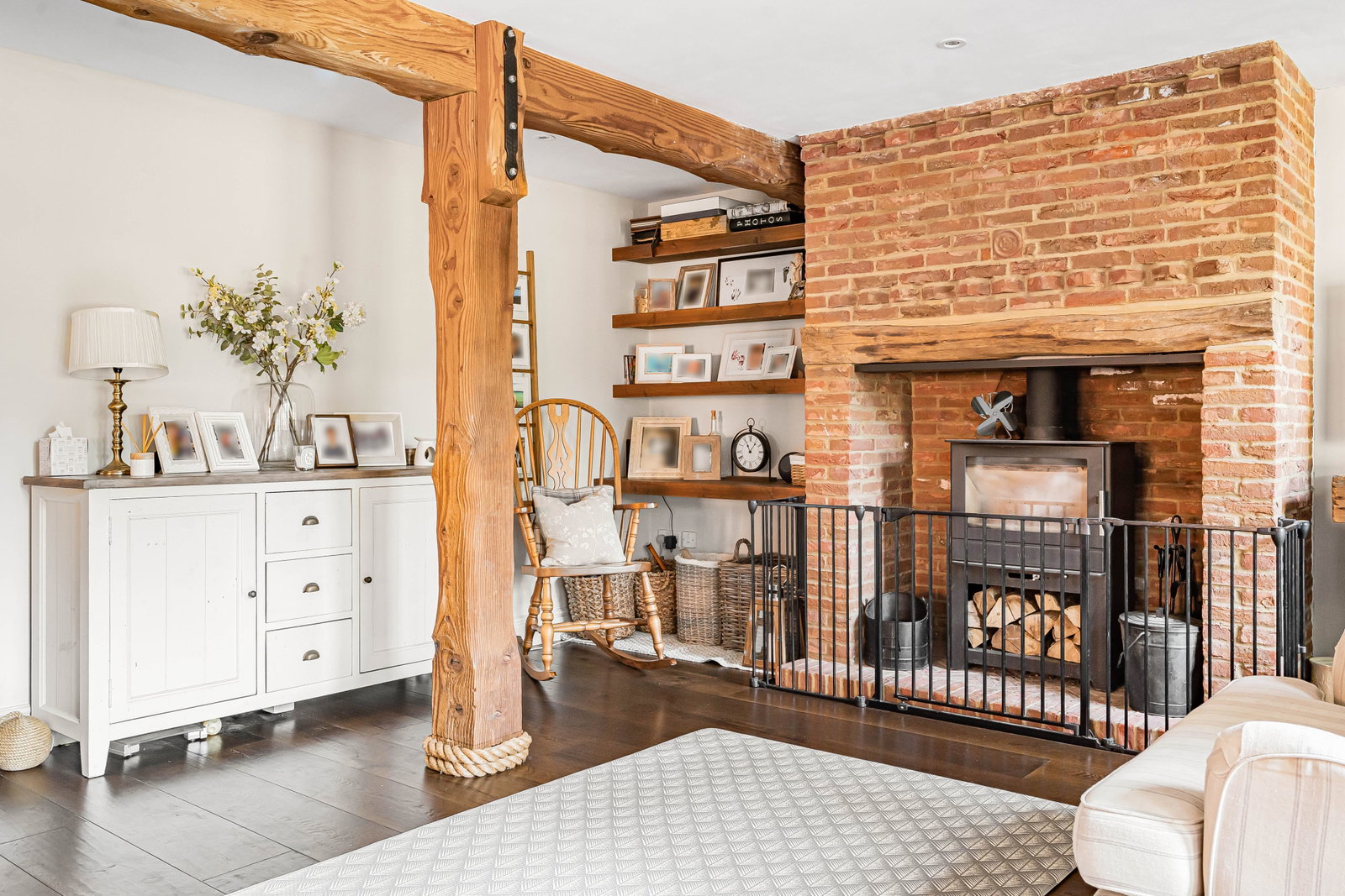 Detached House for sale in Egham, Village Road, Egham, TW20 8UE, 1811 m²