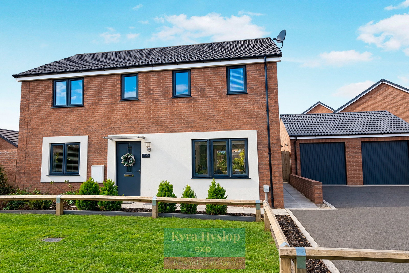 Detached House for sale in Exeter, Hutchings Drive, Tithebarn, EX1 4AP, 980 m²