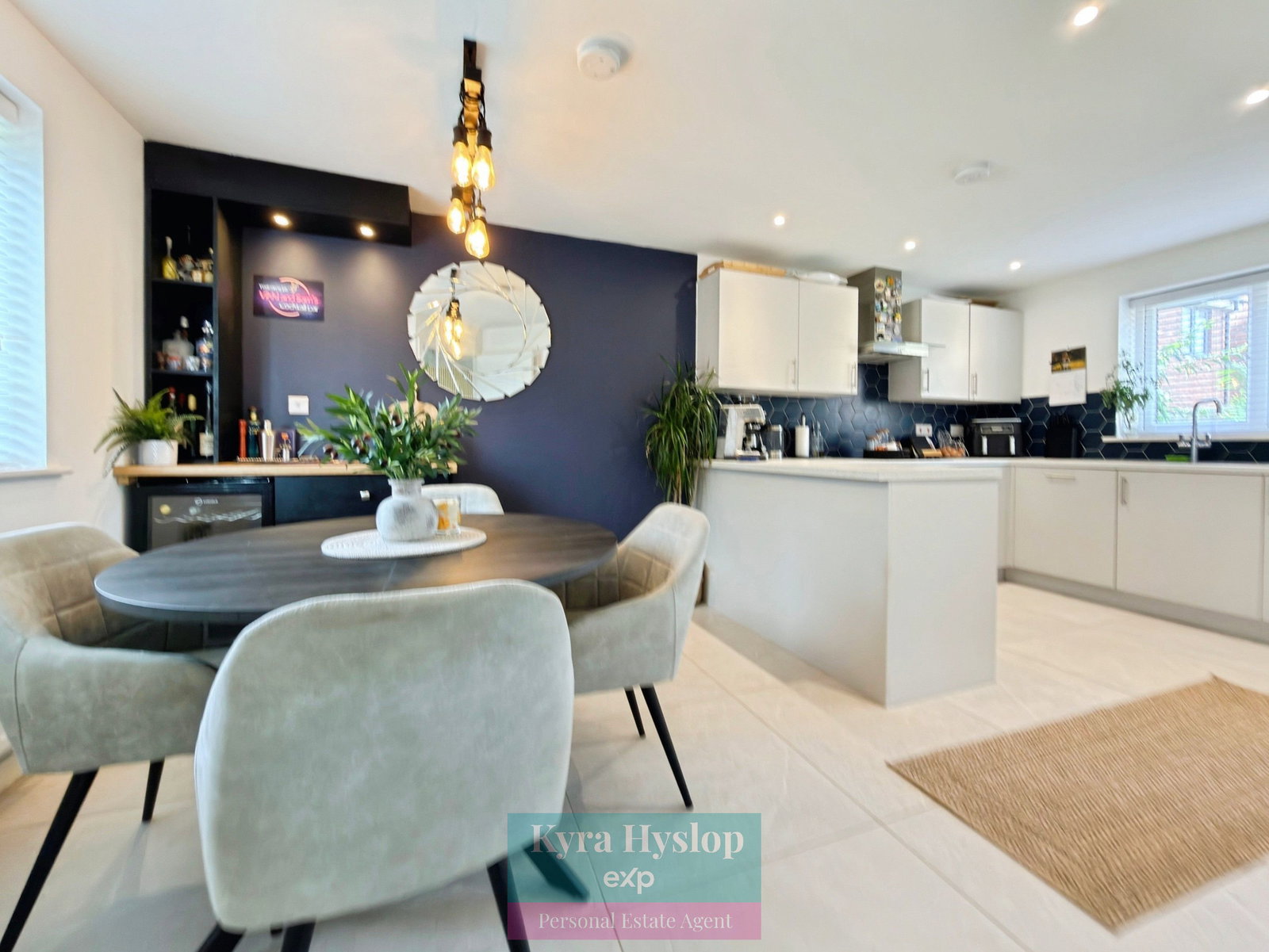 Detached House for sale in Exeter, Hutchings Drive, Tithebarn, EX1 4AP, 980 m²