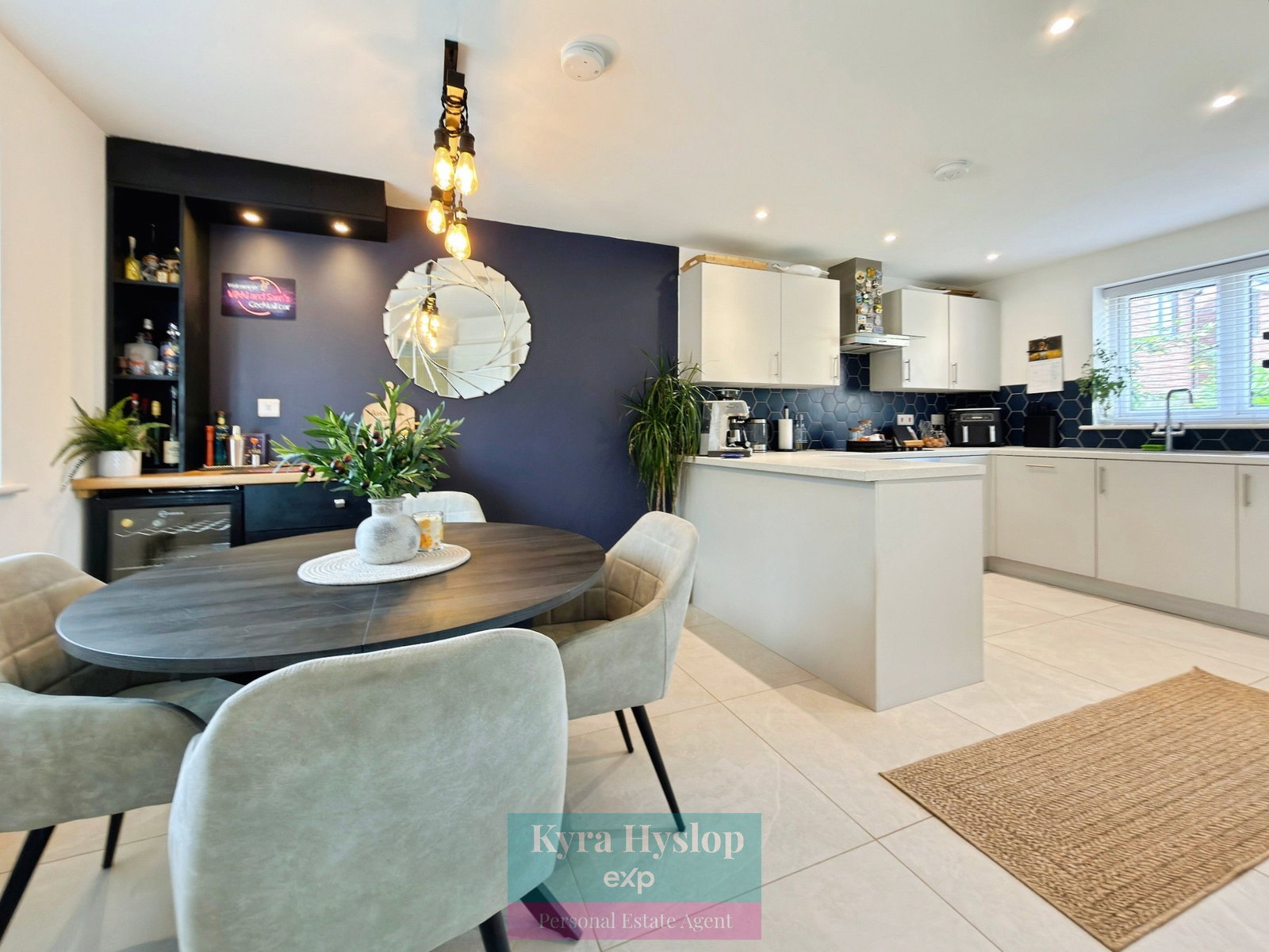 Detached House for sale in Exeter, Hutchings Drive, Tithebarn, EX1 4AP, 980 m²