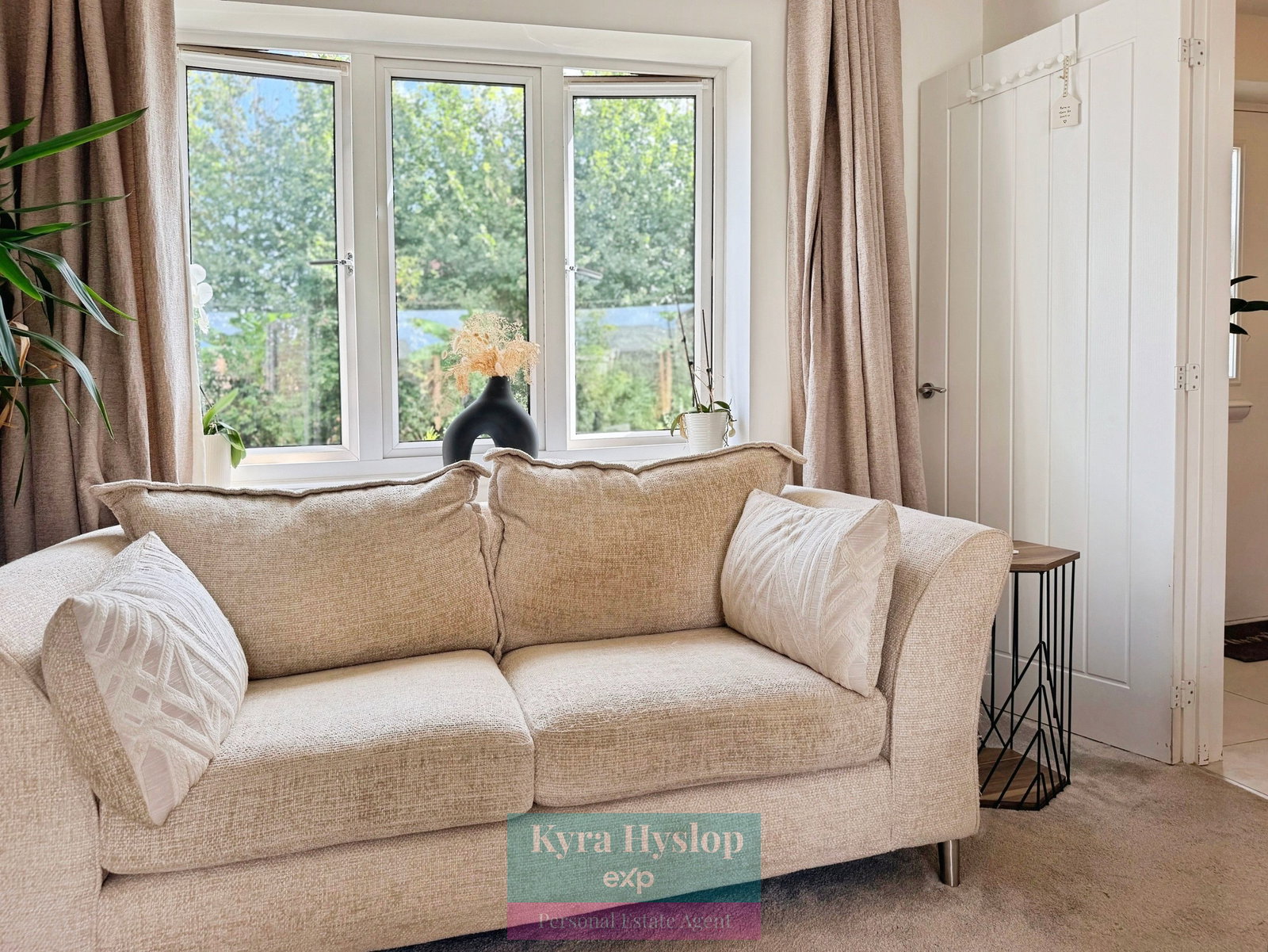 Detached House for sale in Exeter, Hutchings Drive, Tithebarn, EX1 4AP, 980 m²
