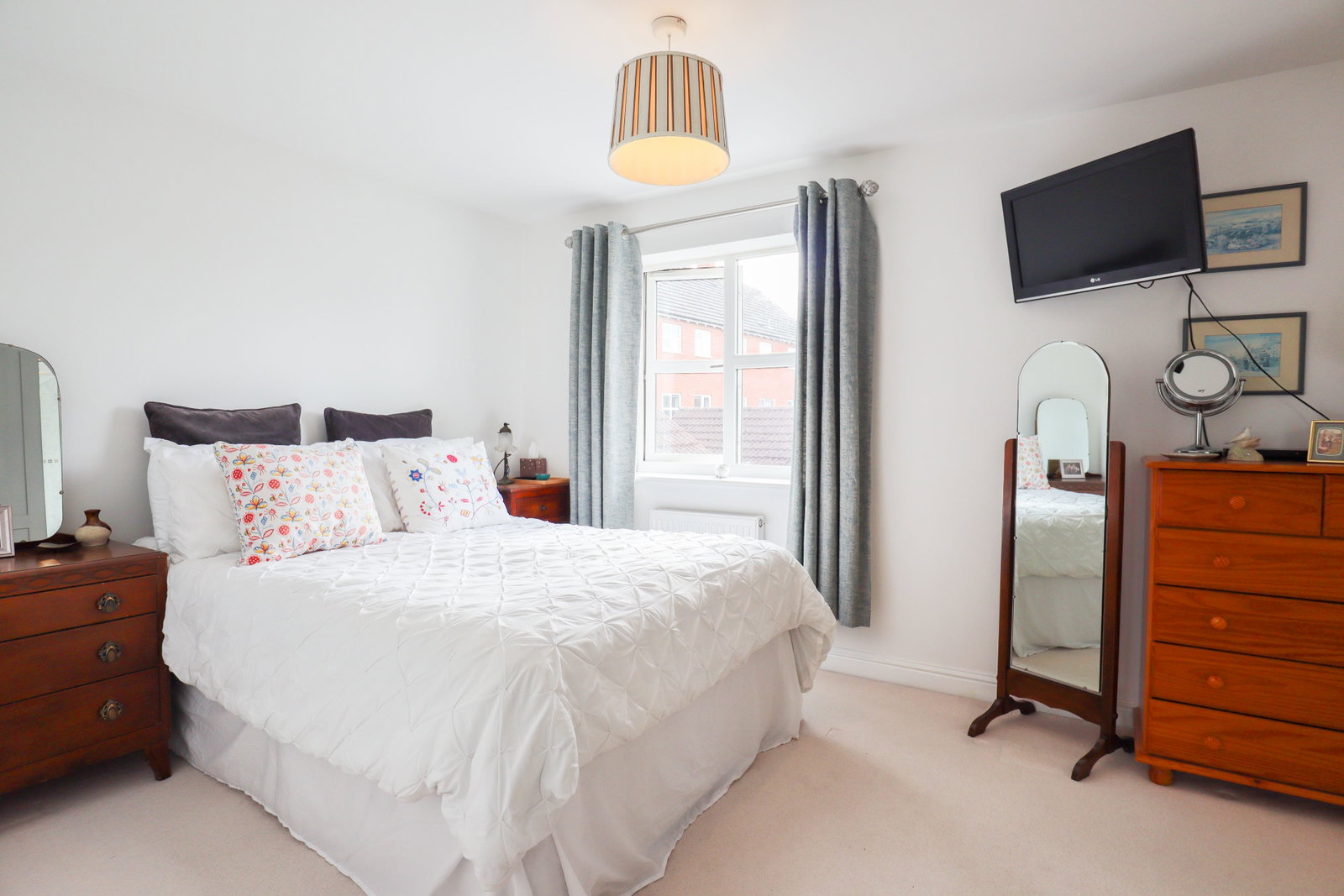 Semi Detached House for sale in Calne, Barbel Close, Calne