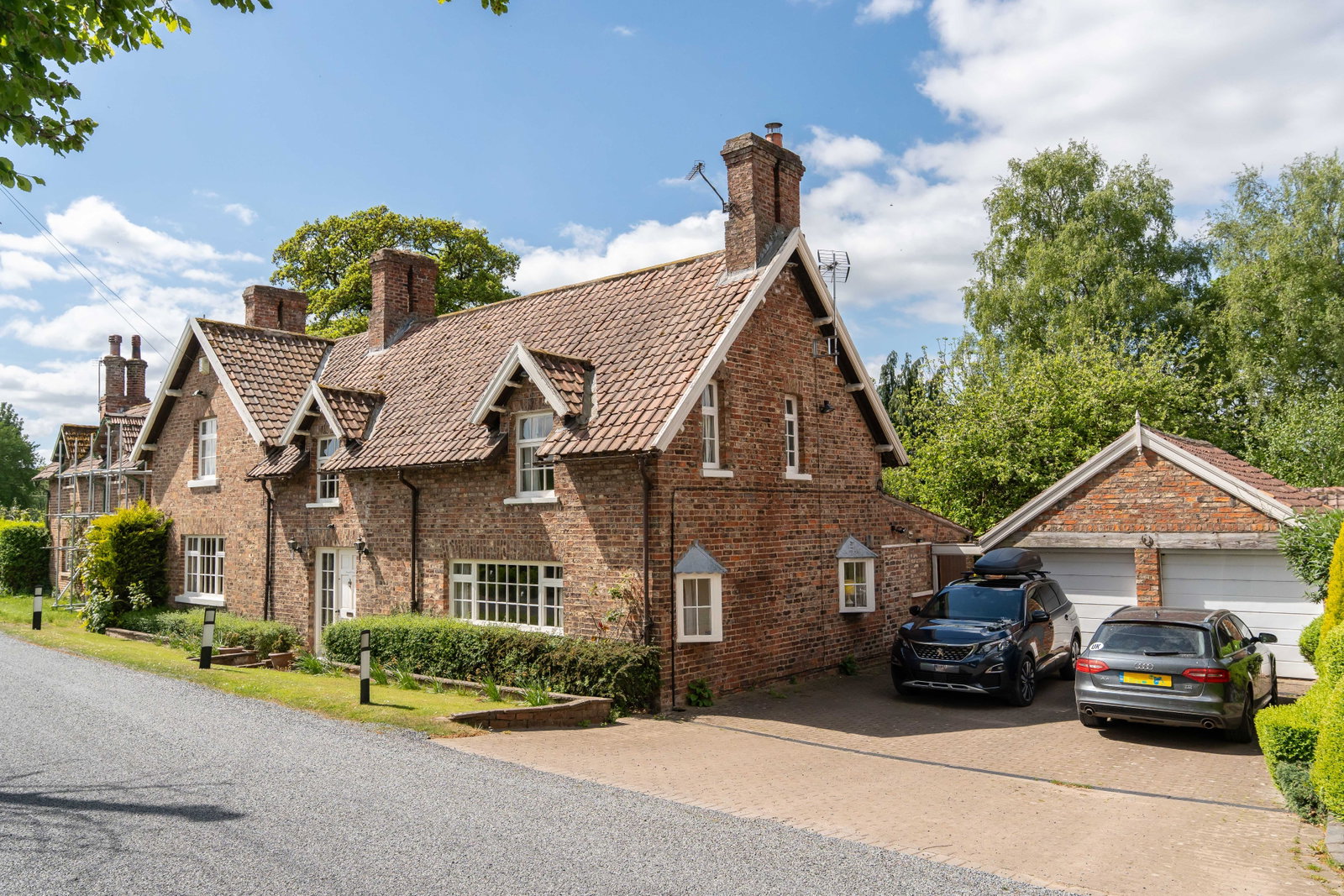 Detached House for sale in York, Ringshall House, Sand Hutton, York, YO41 1JZ, 2318 m²