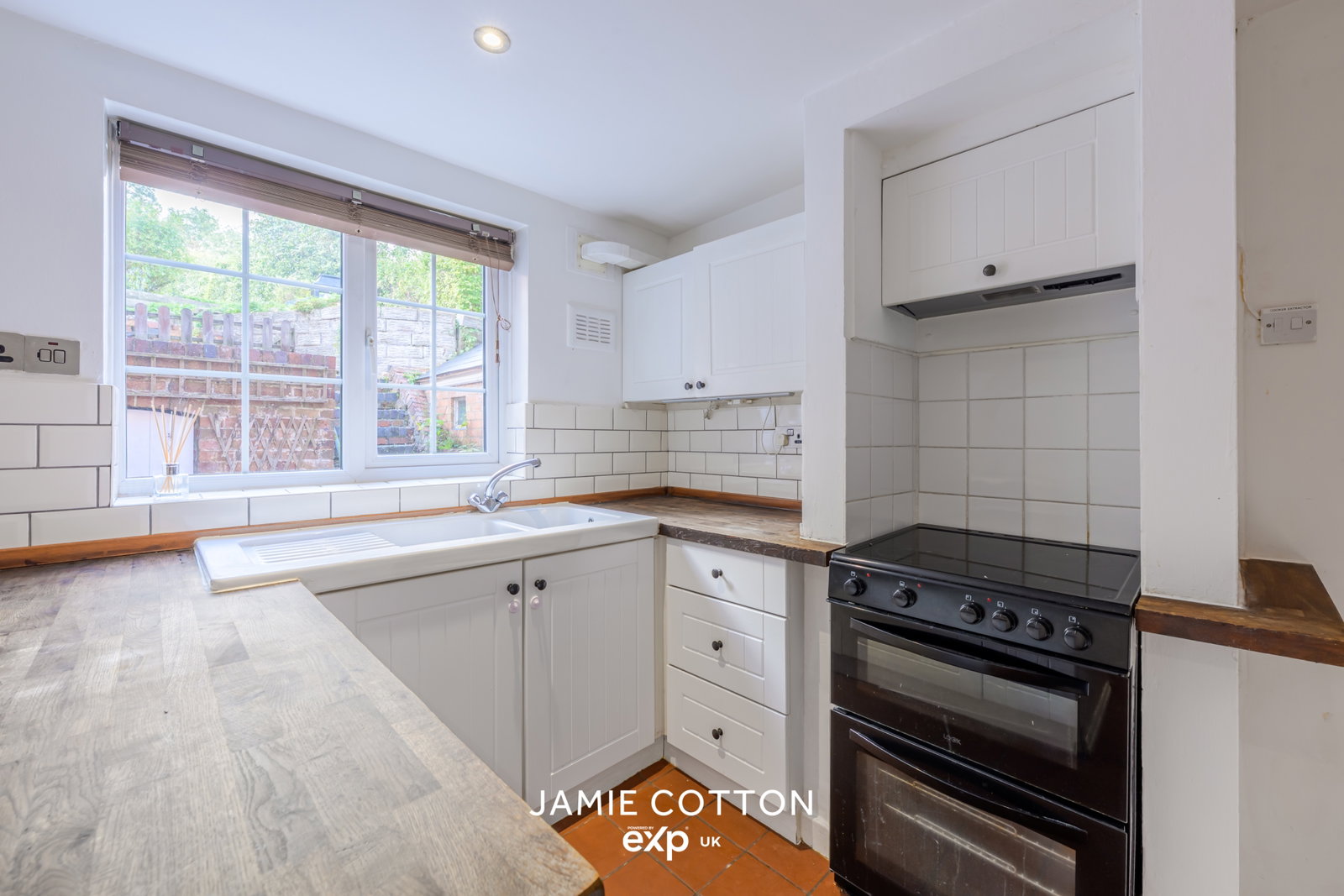 Terraced House for sale in Birmingham, Swan Street, Alvechurch, Birmingham, B48 7RP, 619 m²