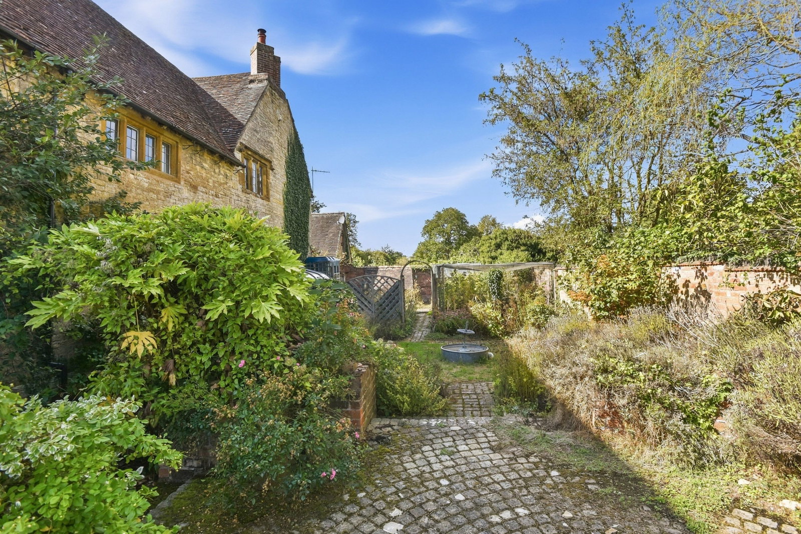 Detached House for sale in Leamington Spa, Crown Street, Harbury, Leamington Spa, CV33 9HE
