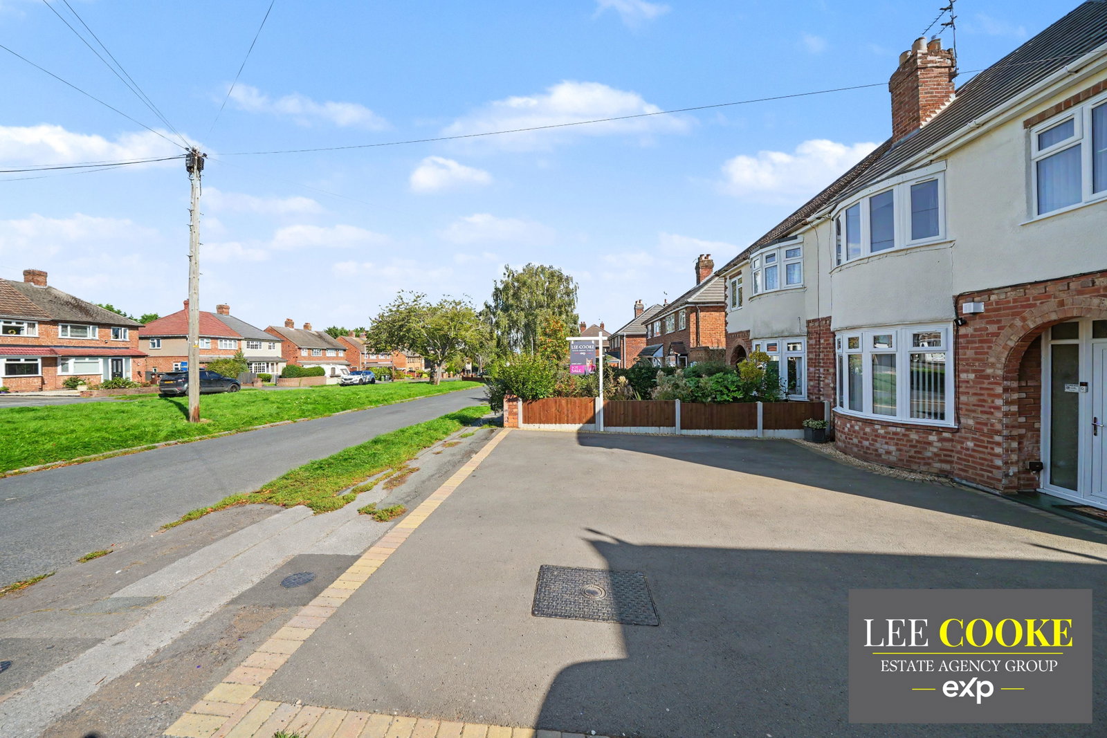 Semi Detached House for sale in Wolverhampton, Lawnswood Avenue, Claregate, Tettenhall, Wolverhampton.