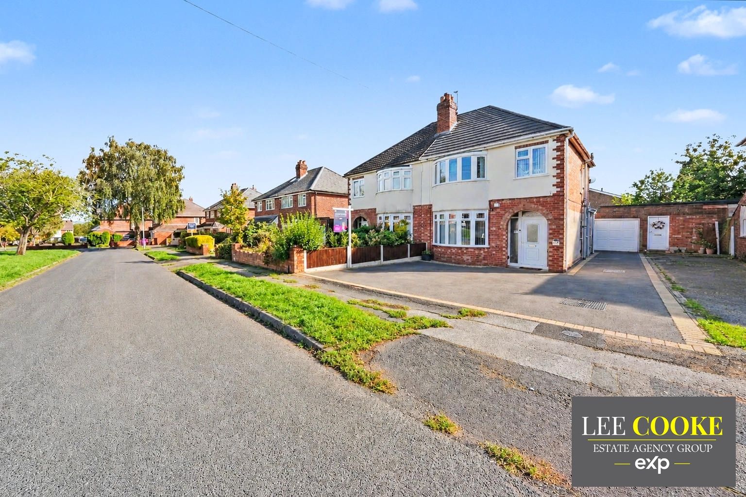 Semi Detached House for sale in Wolverhampton, Lawnswood Avenue, Claregate, Tettenhall, Wolverhampton.
