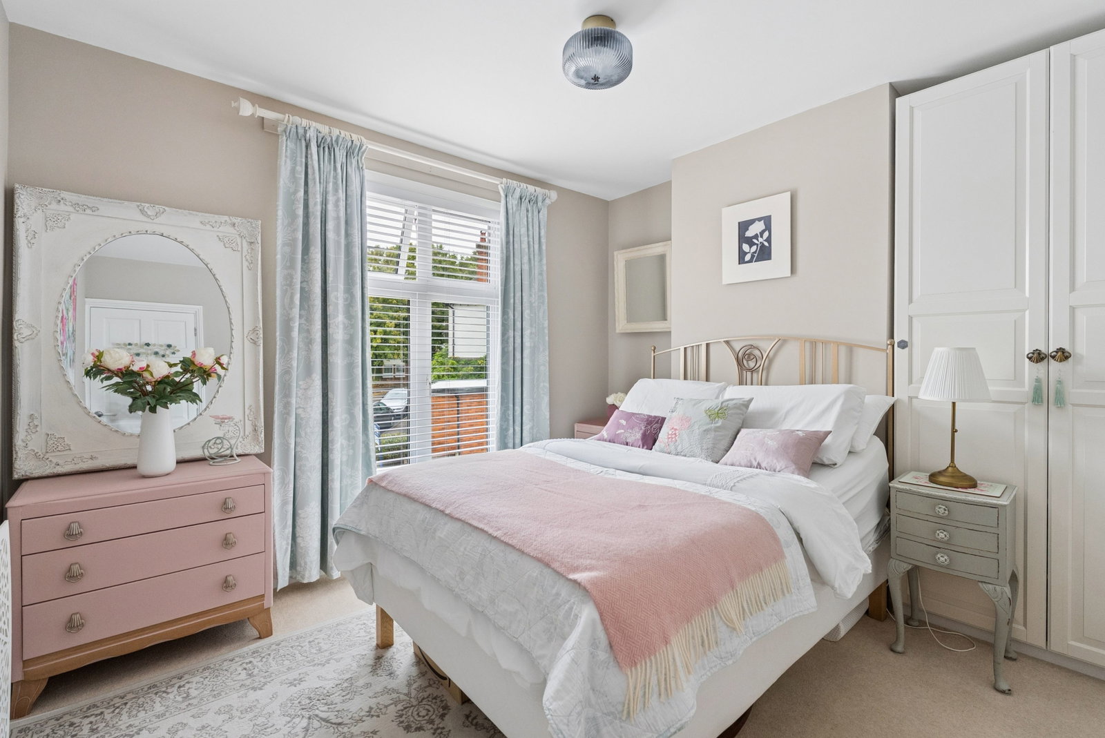 End Of Terrace House for sale in Chesham, Springfield Road, Chesham, Buckinghamshire. HP5 1PW, 711 m²