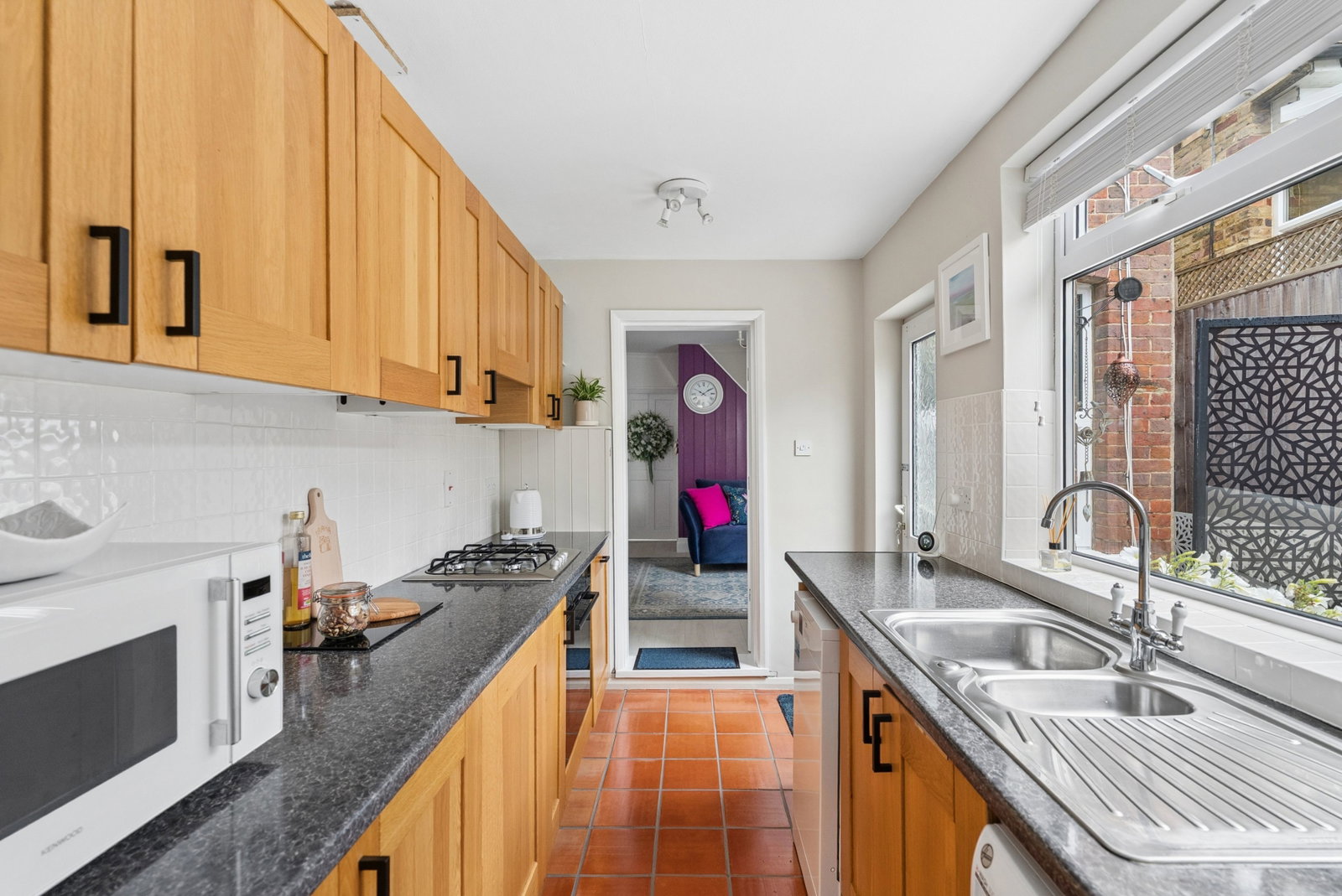 End Of Terrace House for sale in Chesham, Springfield Road, Chesham, Buckinghamshire. HP5 1PW, 711 m²