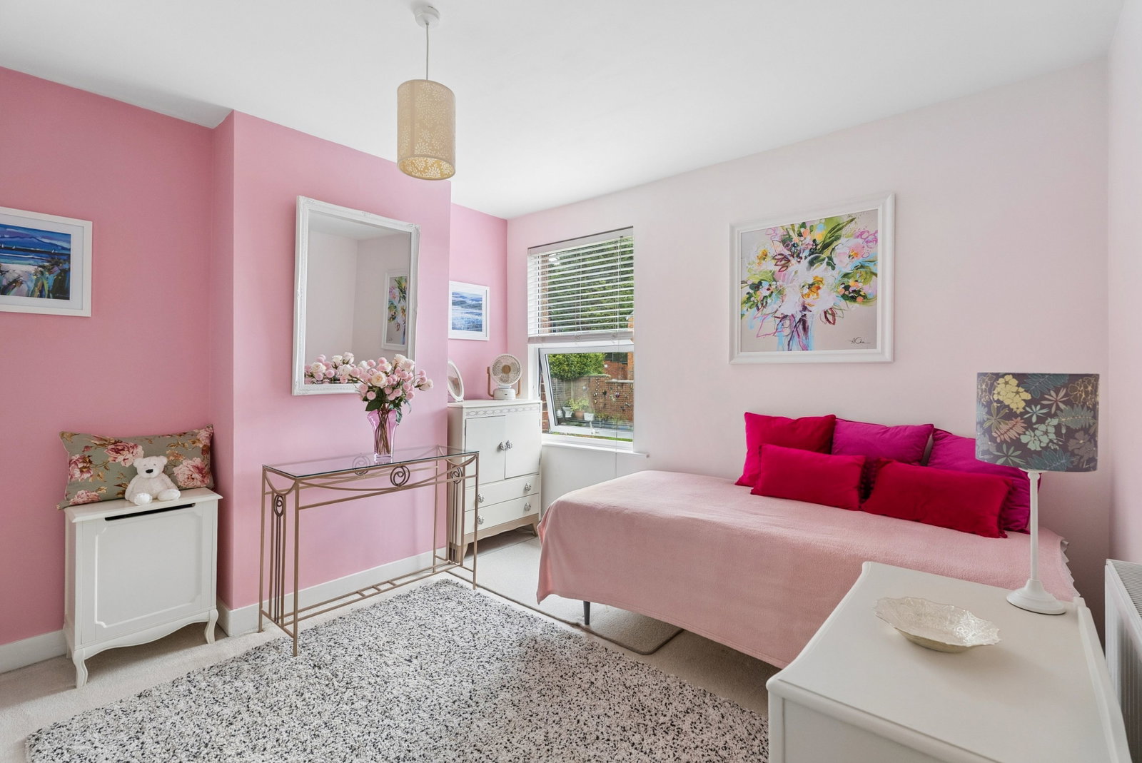 End Of Terrace House for sale in Chesham, Springfield Road, Chesham, Buckinghamshire. HP5 1PW, 711 m²