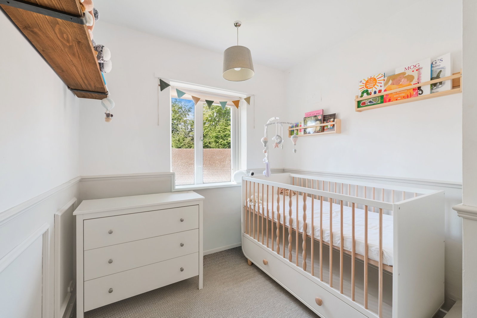 Semi Detached House for sale in Epsom, Dale View, Headley, Epsom, KT18 6EH