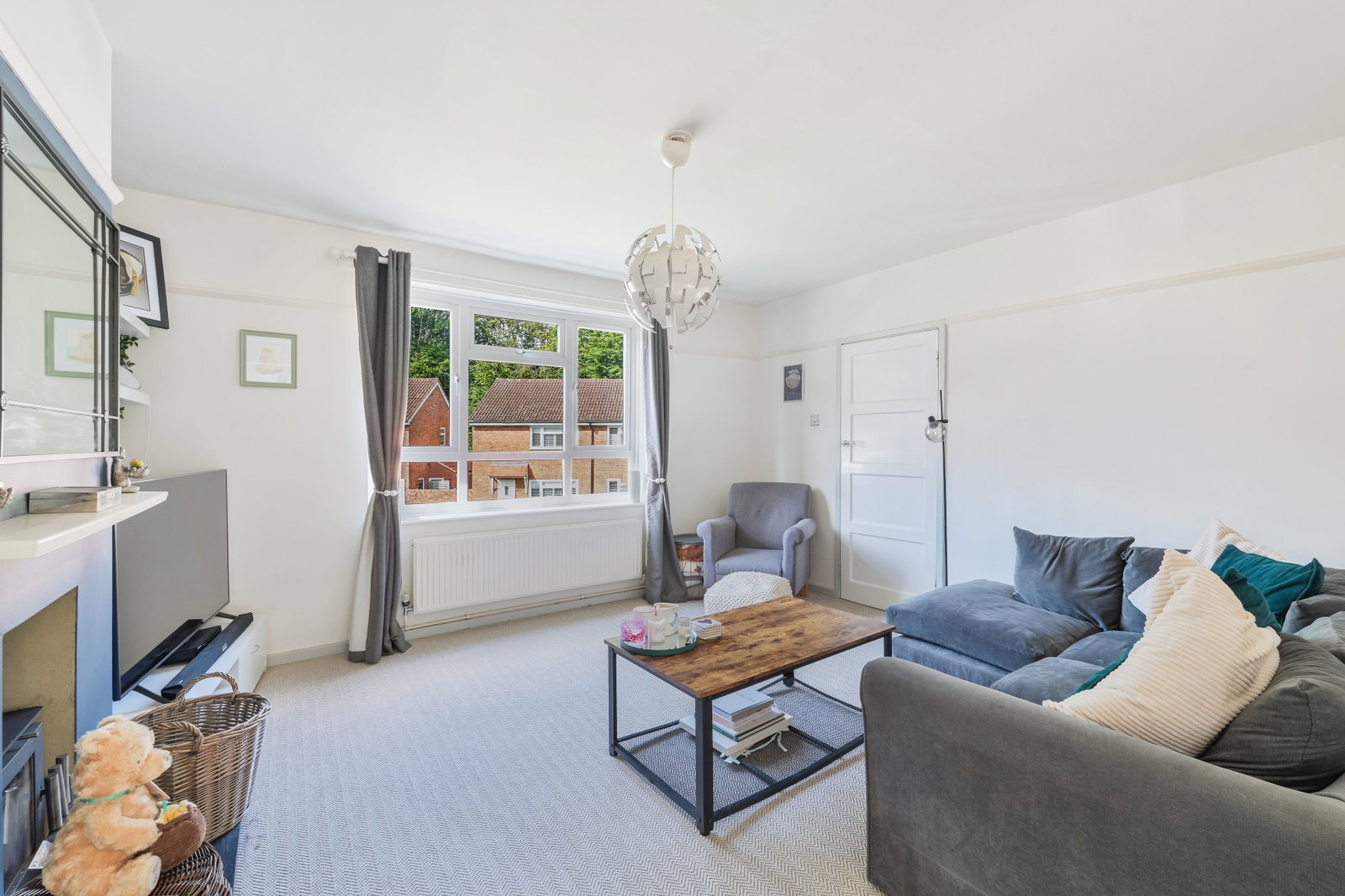 Semi Detached House for sale in Epsom, Dale View, Headley, Epsom, KT18 6EH