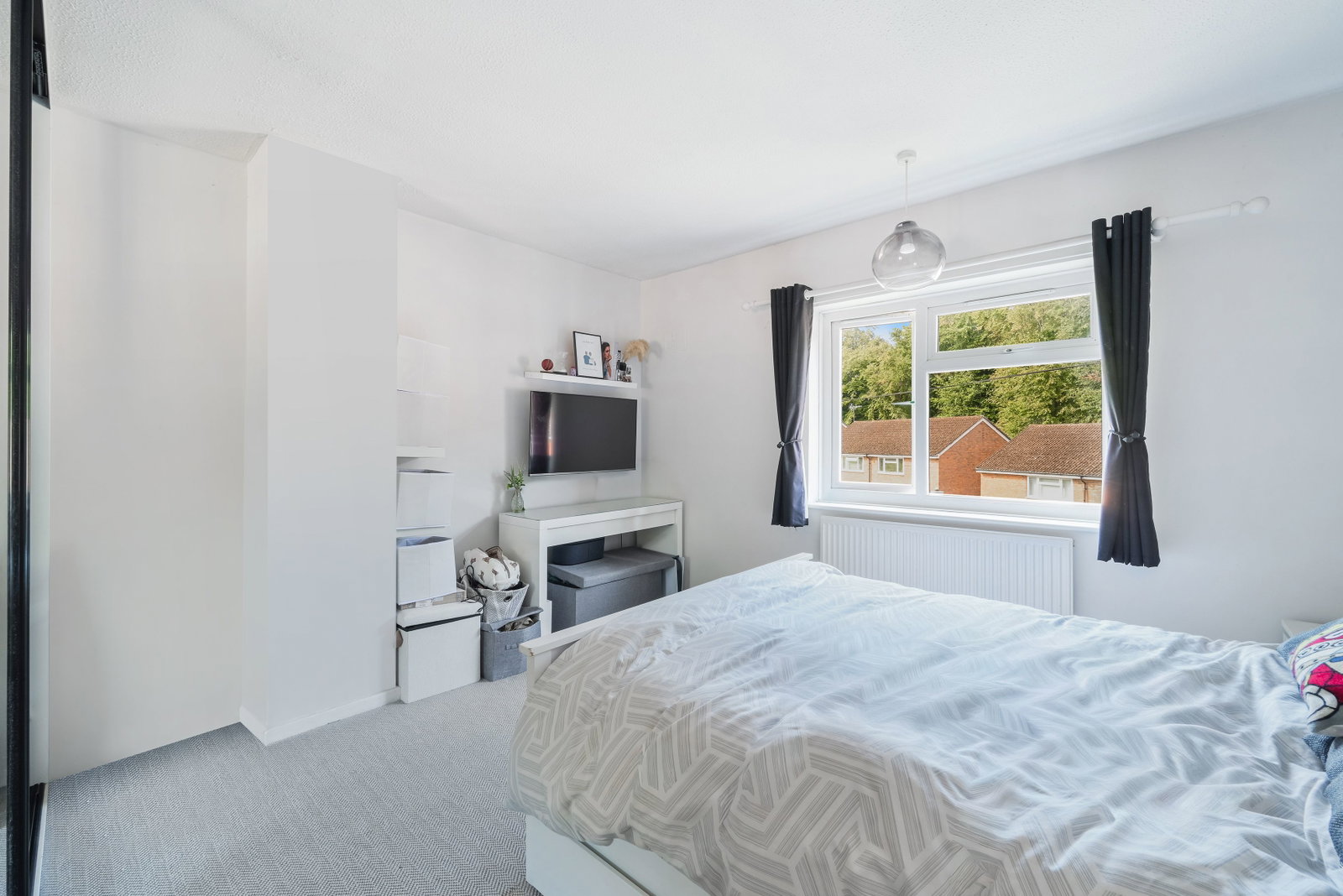 Semi Detached House for sale in Epsom, Dale View, Headley, Epsom, KT18 6EH