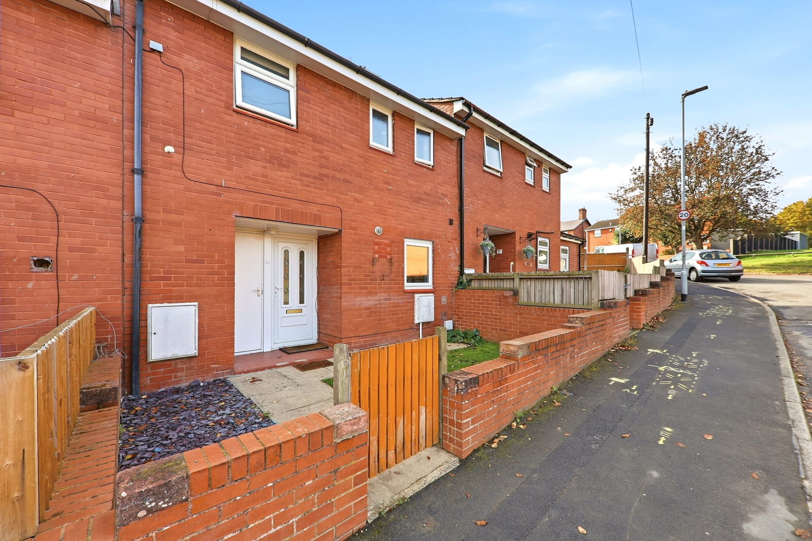 Terraced House for sale in Leeds, Glencoe Gardens, Kippax, Leeds, LS25 7QY