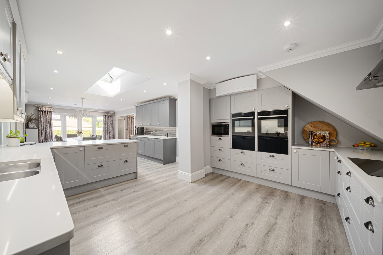 Detached House for sale in Caterham, Leazes Avenue, Chaldon, Caterham, CR3 5AG, 2549 m²