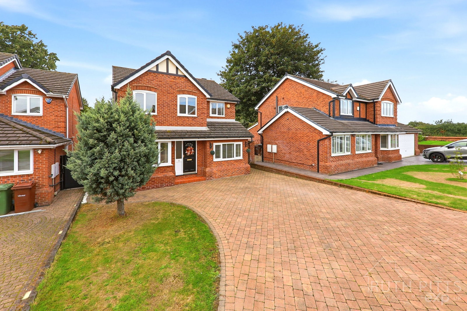 Detached House for sale in Pontefract, Stretton Close, Ackton, WF7