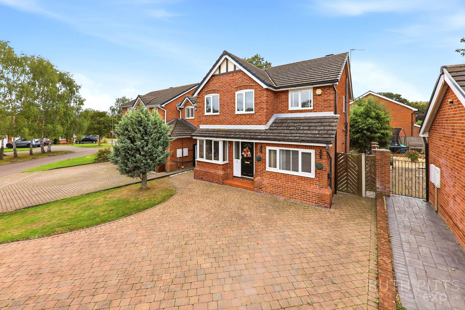 Detached House for sale in Pontefract, Stretton Close, Ackton, WF7