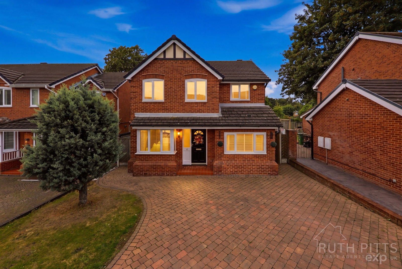 Detached House for sale in Pontefract, Stretton Close, Ackton, WF7