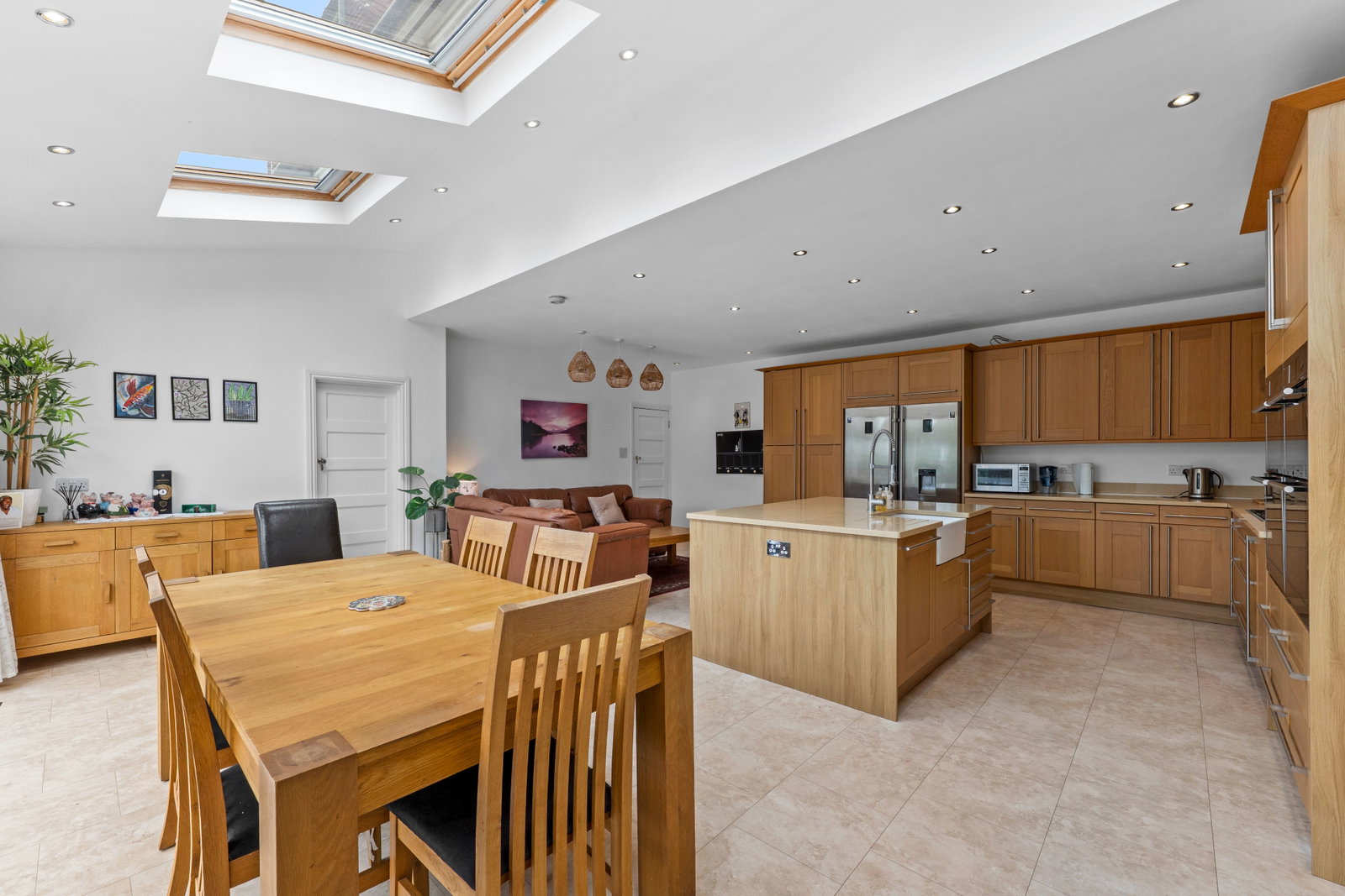 Semi Detached House for sale in Epsom, Chestnut Avenue, Epsom, KT19 0SZ, 2359 m²