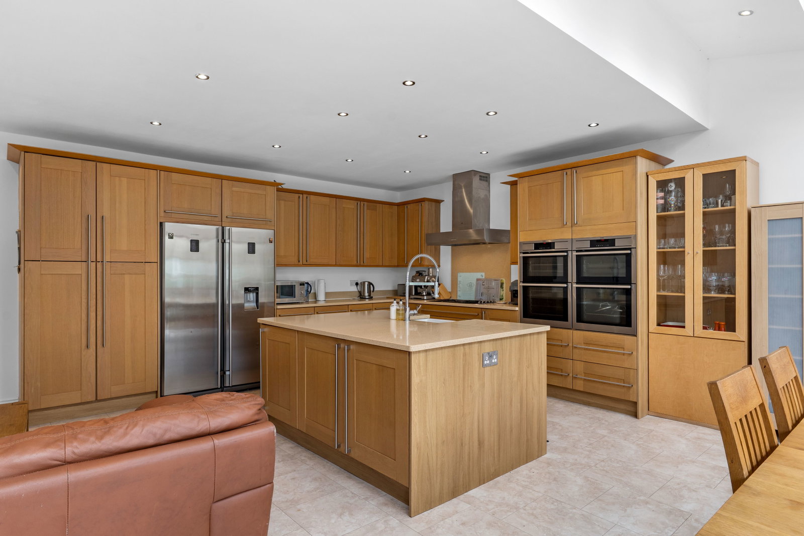 Semi Detached House for sale in Epsom, Chestnut Avenue, Epsom, KT19 0SZ, 2359 m²