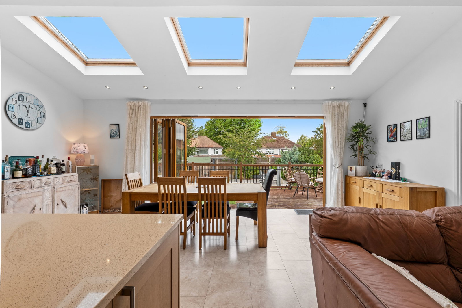 Semi Detached House for sale in Epsom, Chestnut Avenue, Epsom, KT19 0SZ, 2359 m²