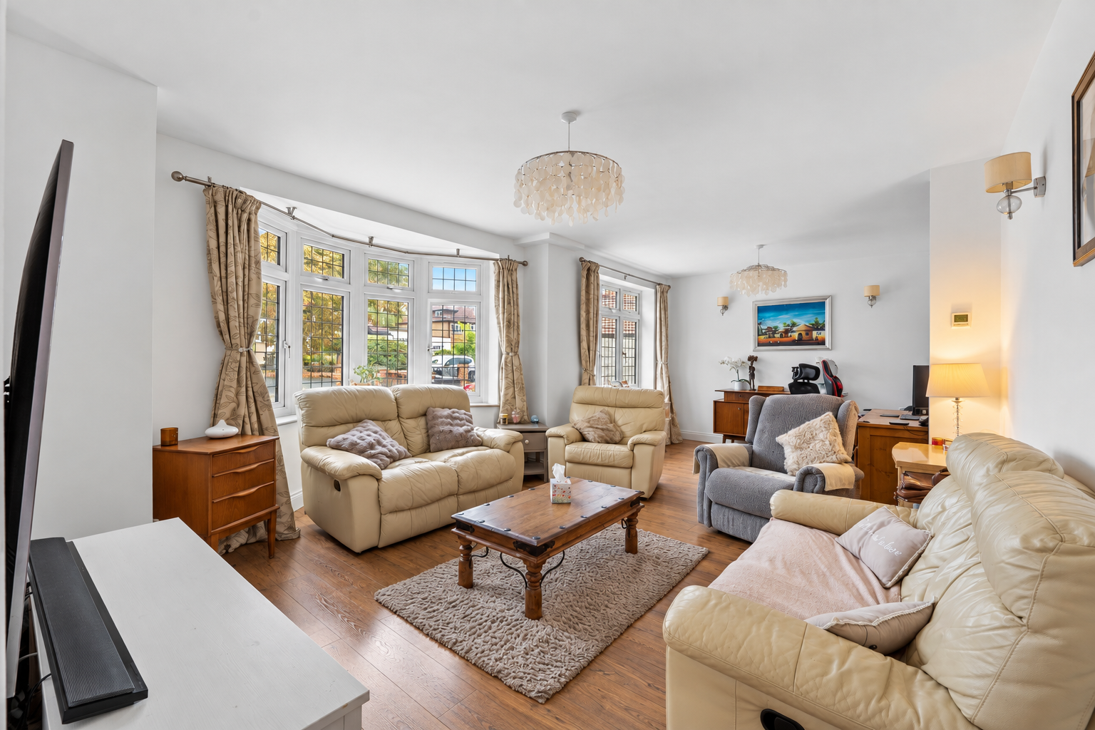 Semi Detached House for sale in Epsom, Chestnut Avenue, Epsom, KT19 0SZ, 2359 m²