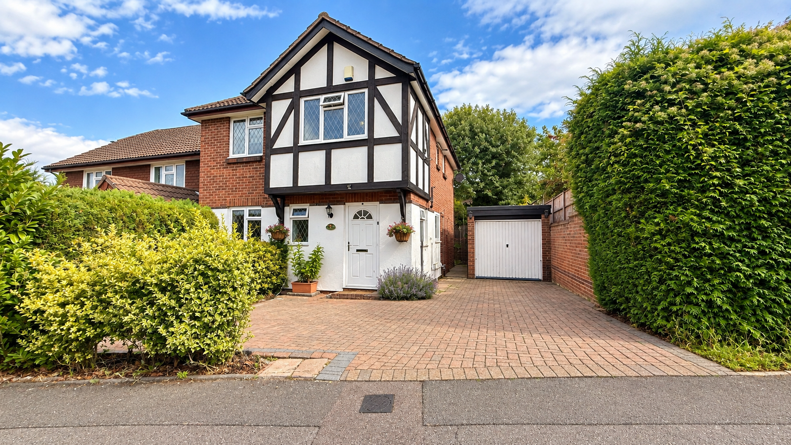 Detached House for sale in Orpington, Warnford Road, Orpington, BR6 6LW