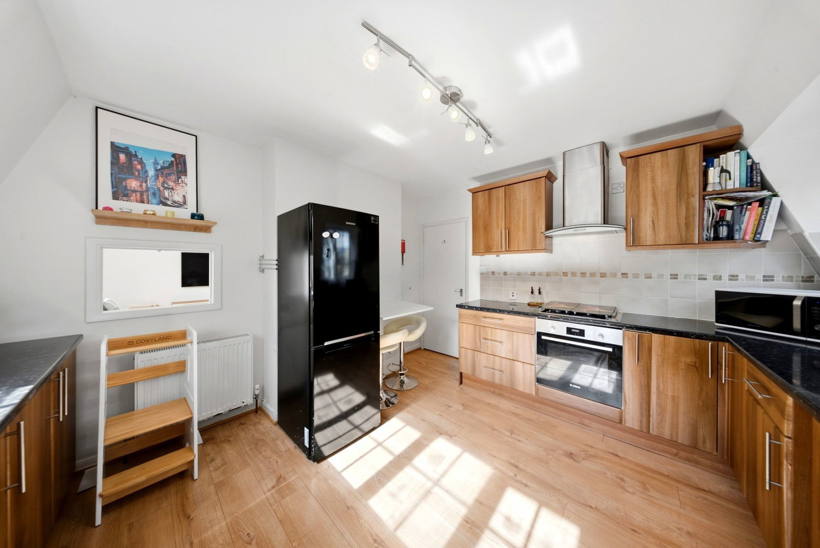 Flat for sale in Harrow, Herga Court, Harrow HA1 3RT, 1227 m²