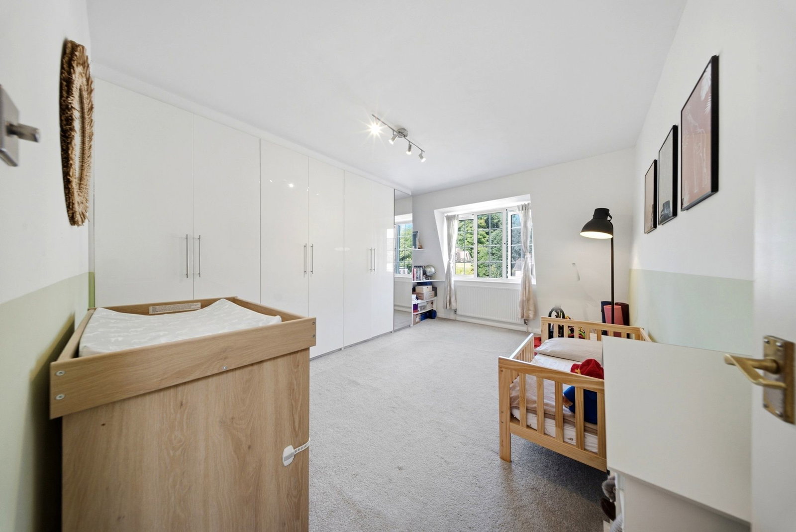 Flat for sale in Harrow, Herga Court, Harrow HA1 3RT, 1227 m²