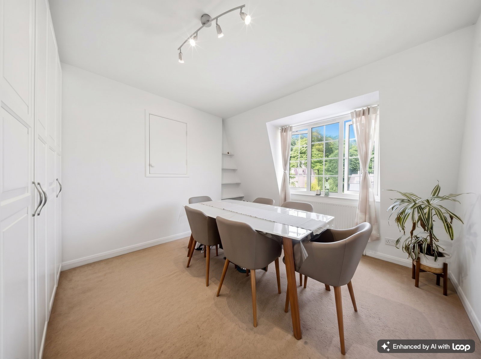 Flat for sale in Harrow, Herga Court, Harrow HA1 3RT, 1227 m²
