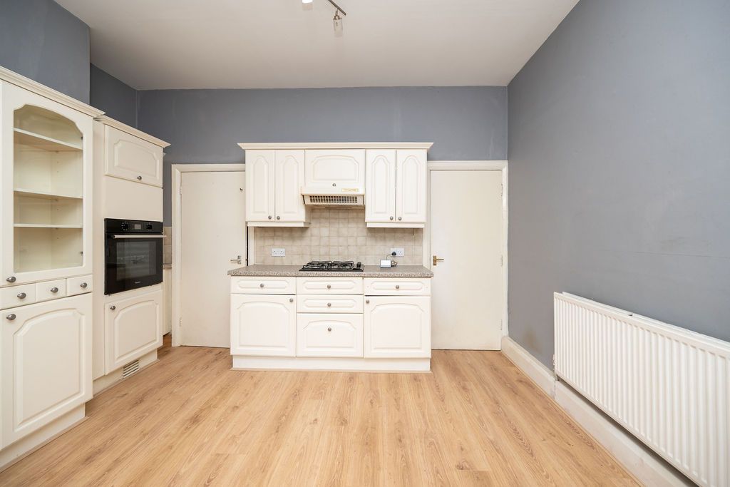 Terraced House for sale in Birmingham, High Street, Harborne, Birmingham, B17 9QG