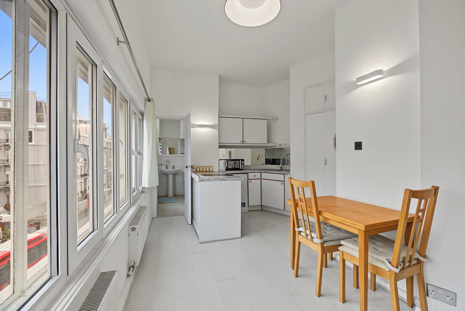 Studio for sale in London, Harrington Road, South Kennsington, London, SW7 3EU, 301 m²