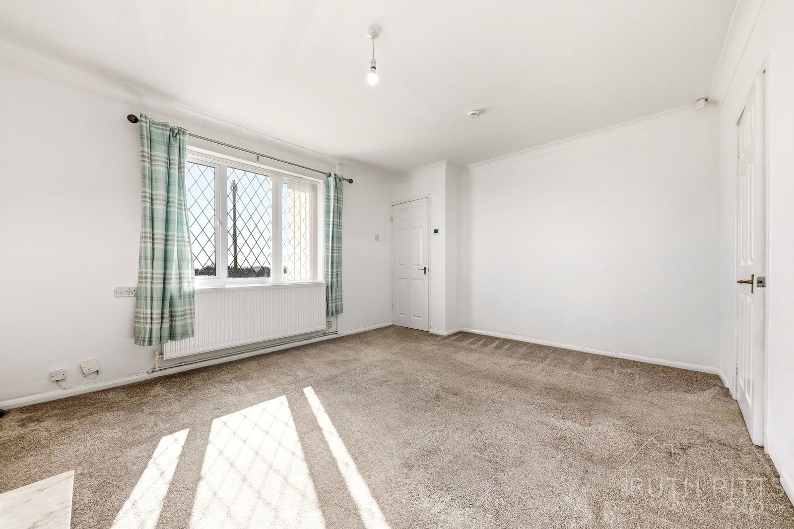 End Of Terrace House for sale in Pontefract, Strickland Road, Upton, WF9