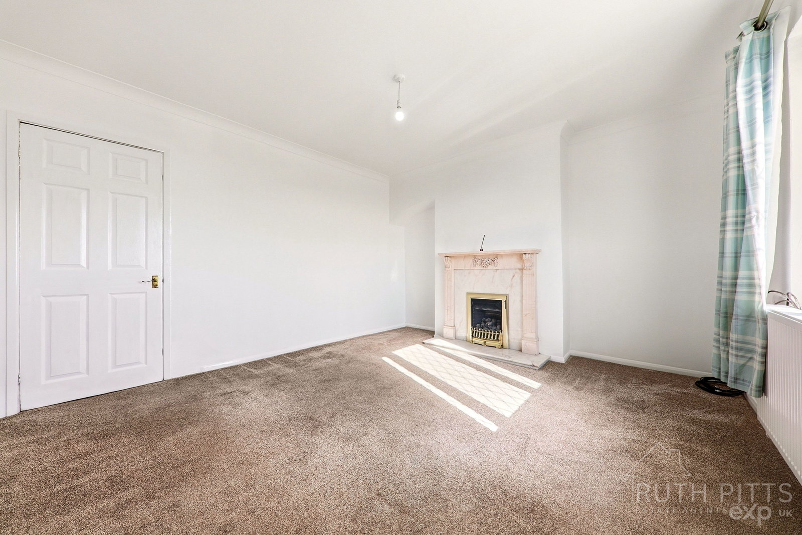 End Of Terrace House for sale in Pontefract, Strickland Road, Upton, WF9