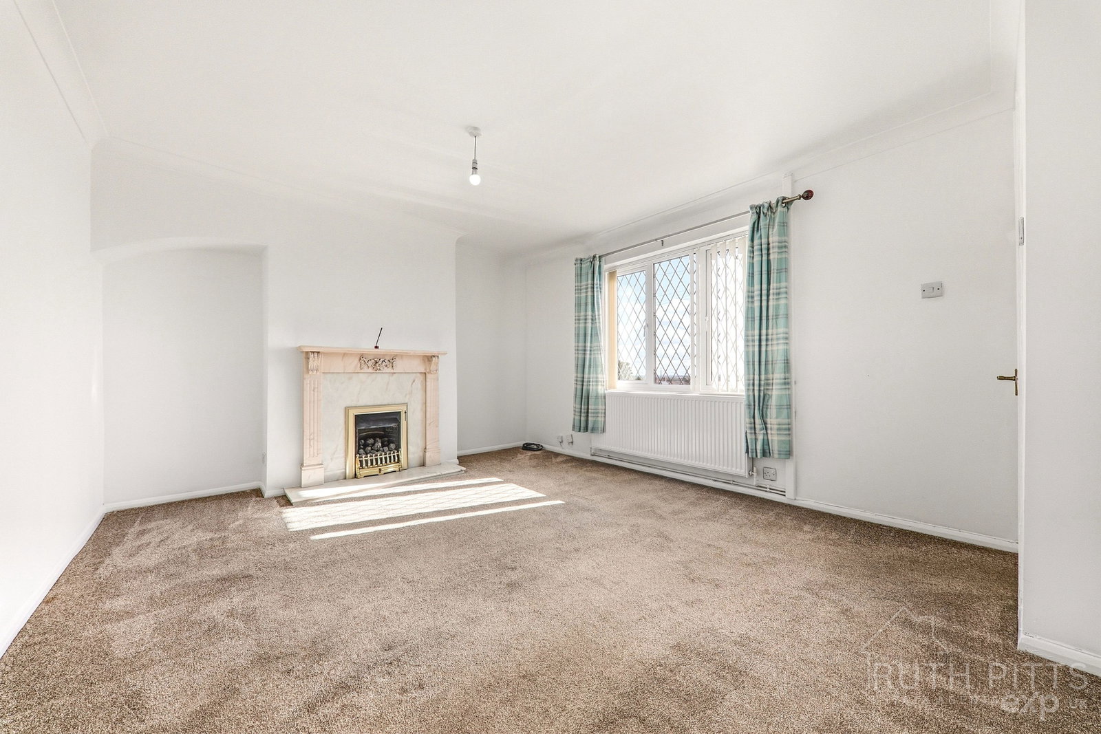 End Of Terrace House for sale in Pontefract, Strickland Road, Upton, WF9