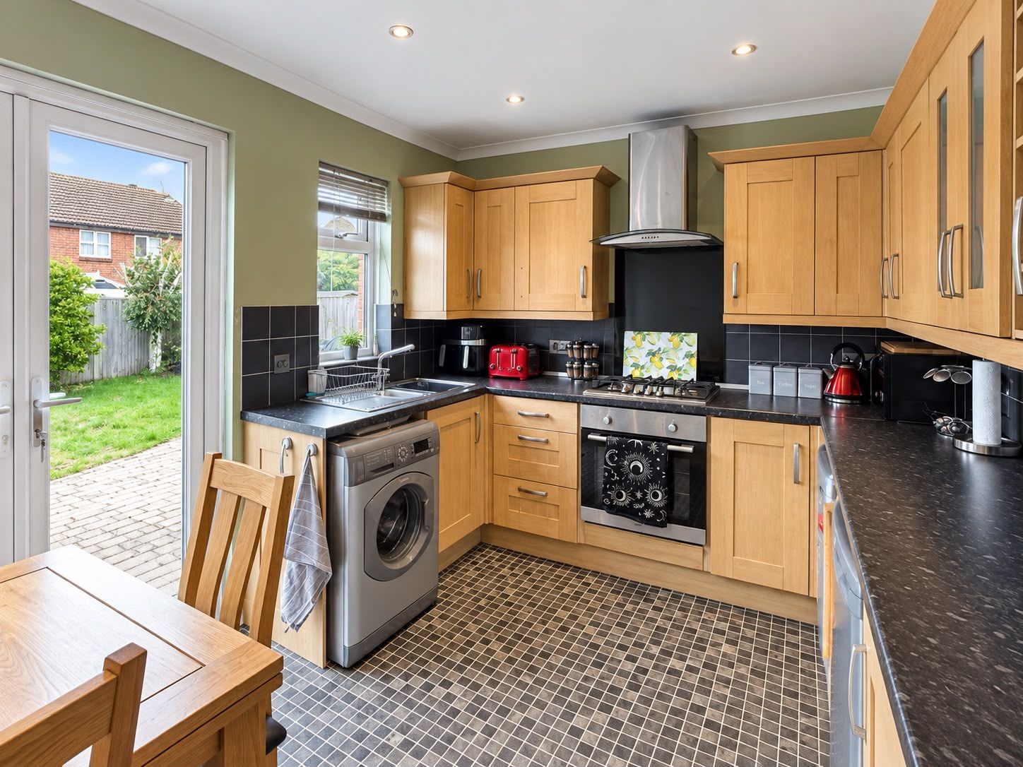 Semi Detached House for sale in Sittingbourne, Station Road, Teynham, Sittingbourne, ME9 9TJ