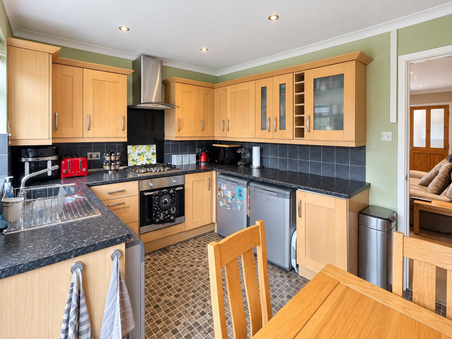 Semi Detached House for sale in Sittingbourne, Station Road, Teynham, Sittingbourne, ME9 9TJ
