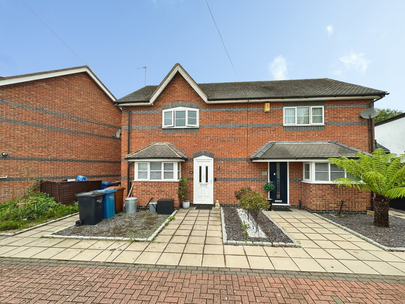 Semi Detached House for sale in Burton-on-trent, Burton Road, Alrewas, DE13 7BB
