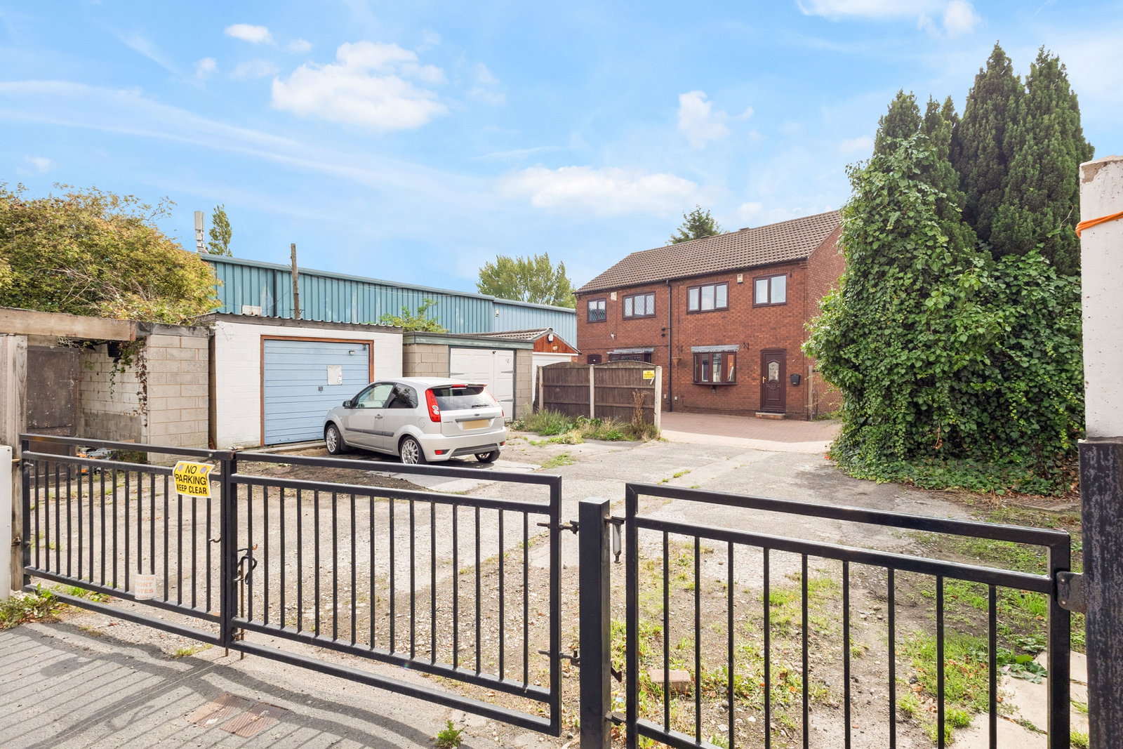 Semi Detached House for sale in Knottingley, Fernley Green Court, Knottingley, 905 m²